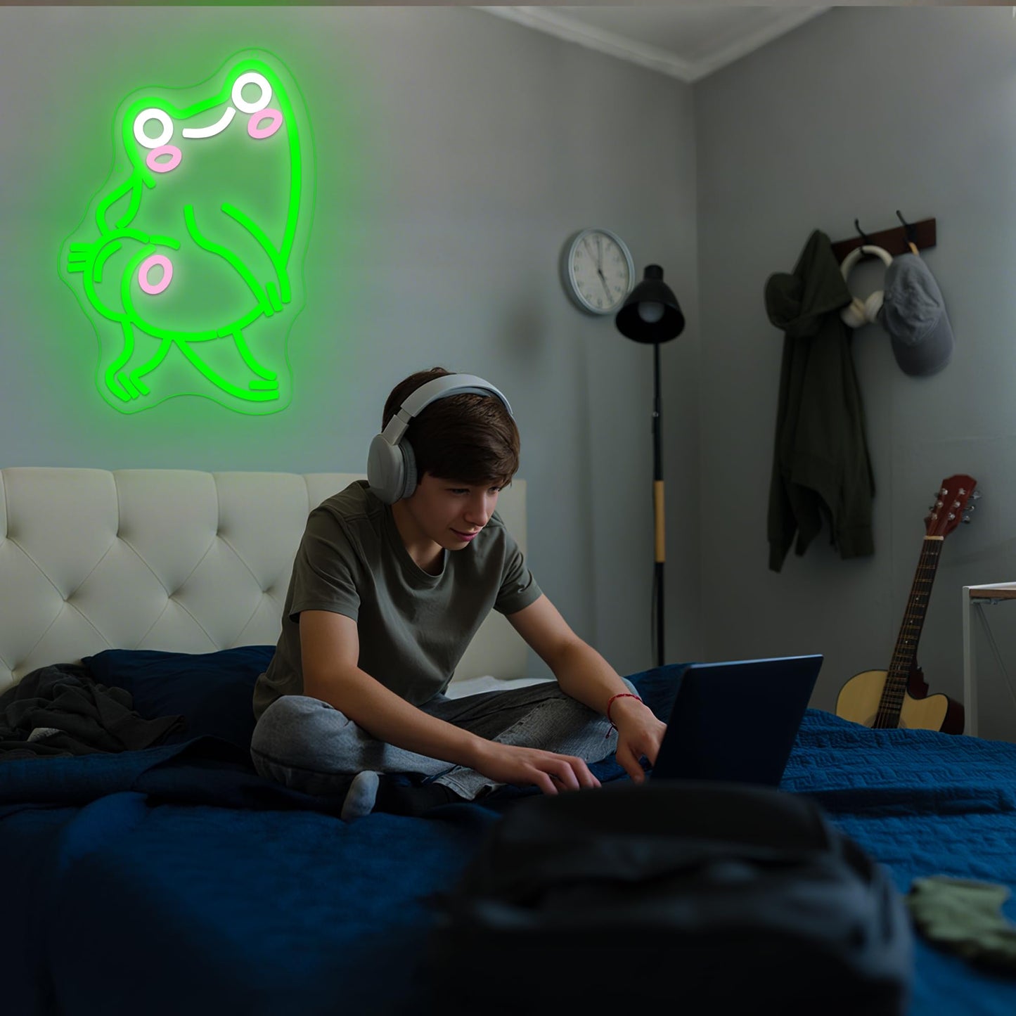 Playful Frog Neon Sign for Wall Decor Cartoon Frog Neon Light Cool Anime LED Light Up Sign for Bedroom Game Room Party Bar Store Man Cave Dimmable Birthday Gifts Size 12.9 * 9.0 In(TWP293)