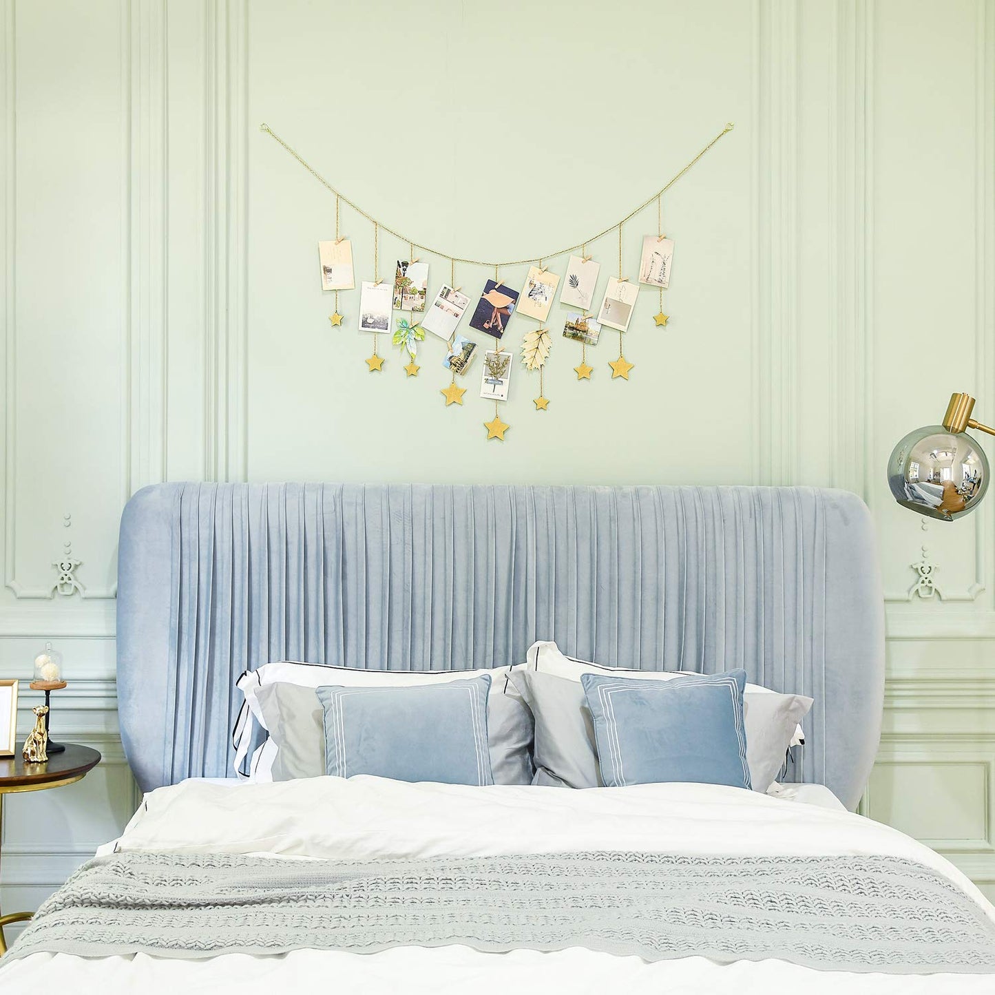 Mkono Hanging Photo Display Boho Decor Wooden Stars Garland with Metal Chains, Pictures Cards Holder with 25 Wood Clips, Wall Art for Christmas Living Room Bedroom Dorm Decor, Teen Girls Gift, Gold