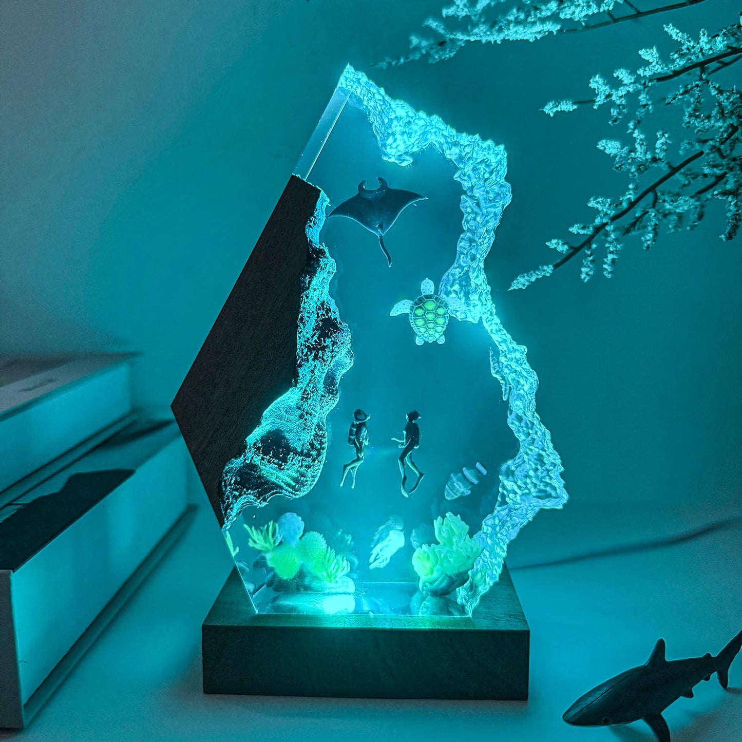 Scuba Diving Resin Ocean Lamp,Handmade 3D Ocean Night Light With Woodden Base,Variable Lights, Scuba Diver Gifts, Diving Enthusiast Collectibles, Unique Birthday Holiday Gifts for Men & Women(S 6"x4")