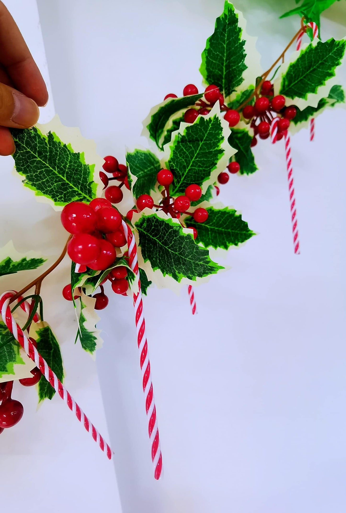 100 Pcs Christmas Candy Canes 5.9 inch Plastic Christmas Tree Hanging Ornaments Twisted Red White Crutch Candy Canes for Xmas Home Indoor Outdoor Party Decoration (C)