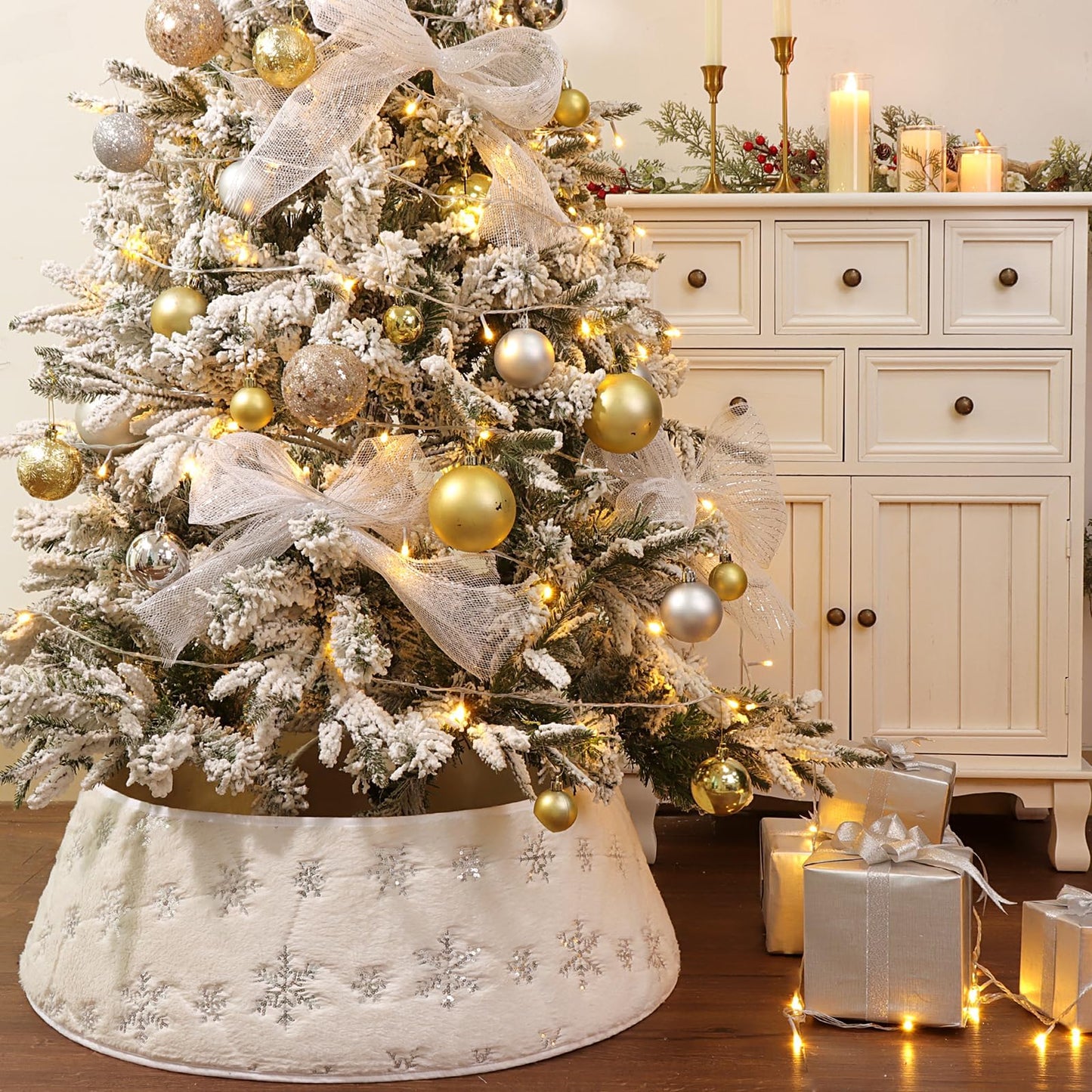 Faux Fur Christmas Tree Collar: Rustic White Luxury Plush Fur Christmas Tree Collars with Sliver Snowflake Sequins Pattern, Size Adjustable Farmhouse Modern Xmas Tree Skirt for Christmas Home Decor