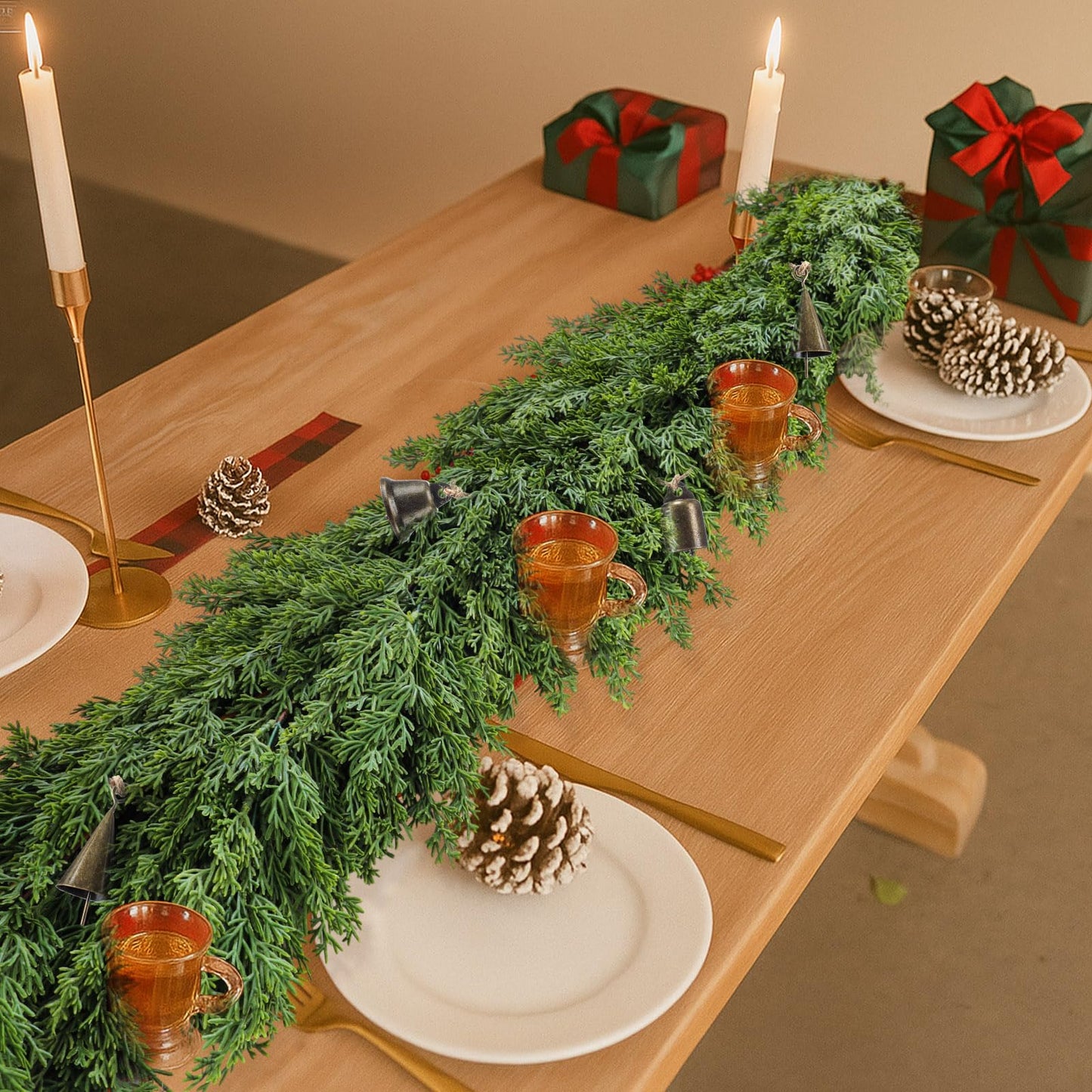Giegxin 6 ft Christmas Decoration Cedar Garland with Cowbells for Mantel Christmas Lifelike Touch Evergreen Artificial Rustic Garlands for Farmhouse Home Table Centerpieces Fireplace Winter Xmas Decor