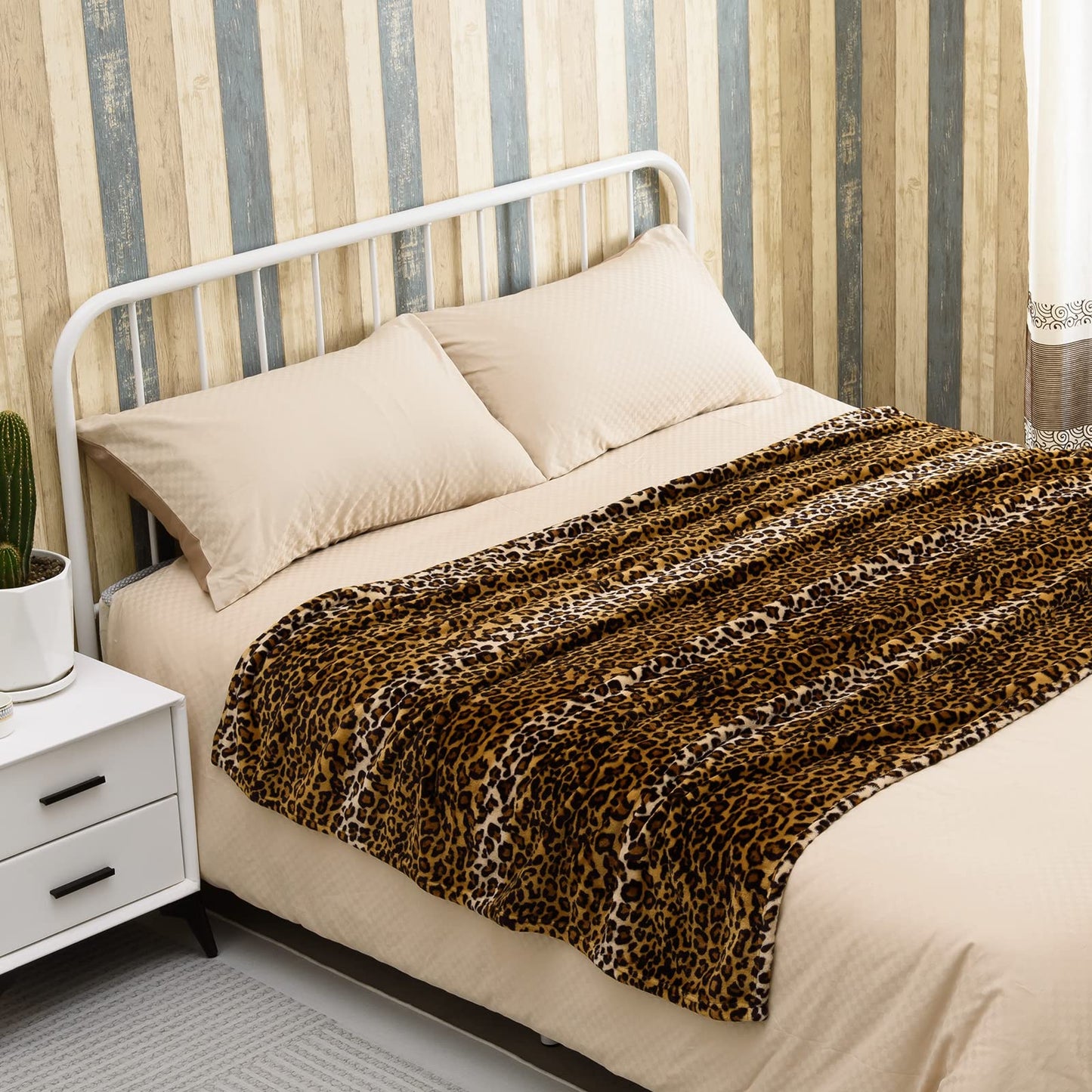 Bnuitland Leopard Print Fleece Flannel Throw Blanket, 300 GSM Double Sided Cheetah Print Blanket for Bed Sofa Couch Travel, Super Soft Fuzzy Fluffy Lightweight for Adults and Kids, 50×60 inch