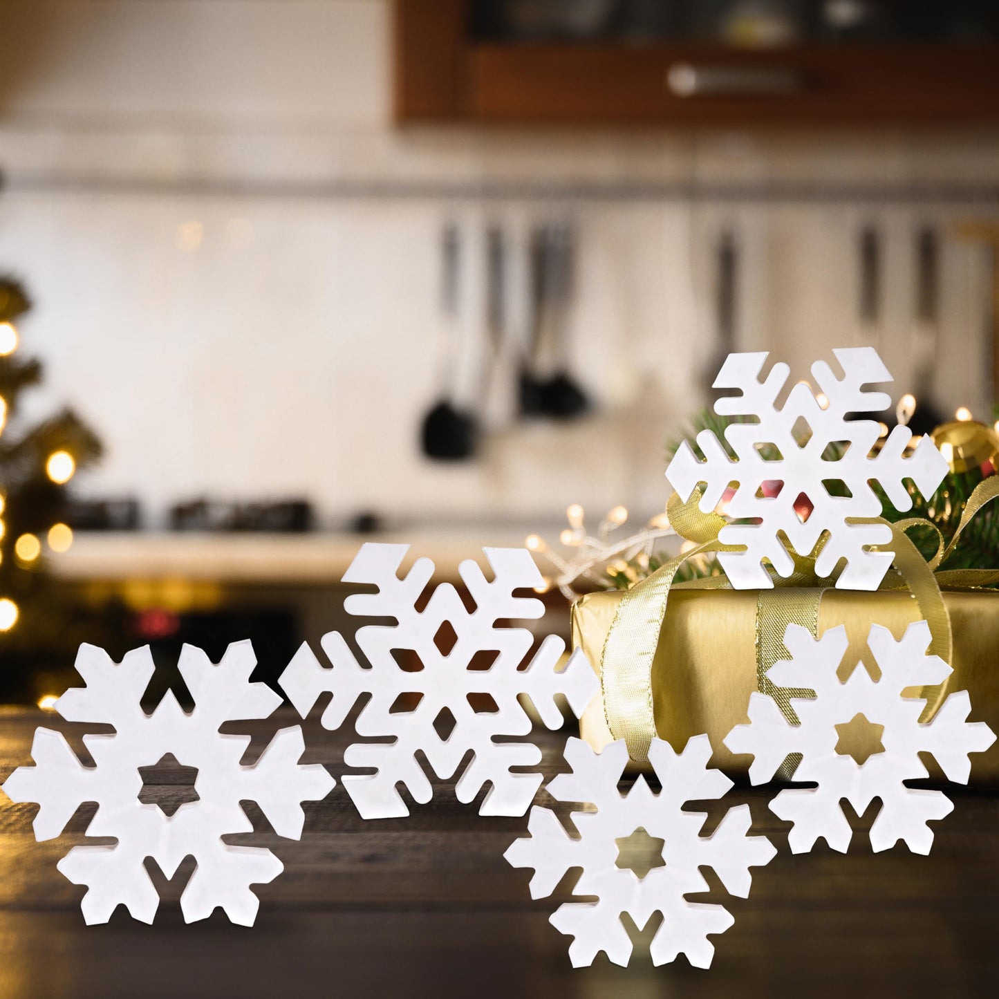Tieshankao 5PCS Christmas Table Decor Wooden Snowflakes, White 3D Centerpieces for Winter Wonderland Decorations, Wood Sign Home Ornaments Indoor