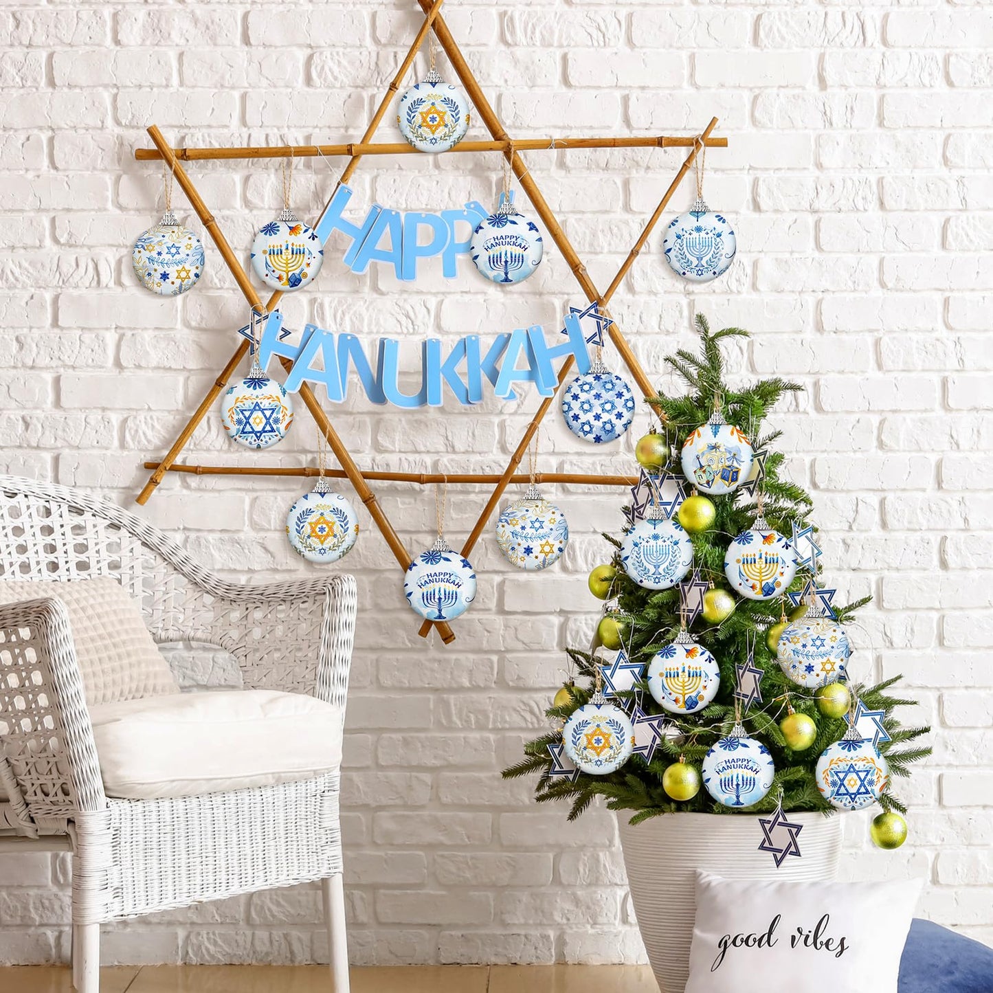 Outus 16 Pcs Hanukkah Ball Ornaments Hanukkah Hanging Ornament for Tree Blue and White Jewish Christmas Decorations for Tree Star of David Chanukah Party Decorations