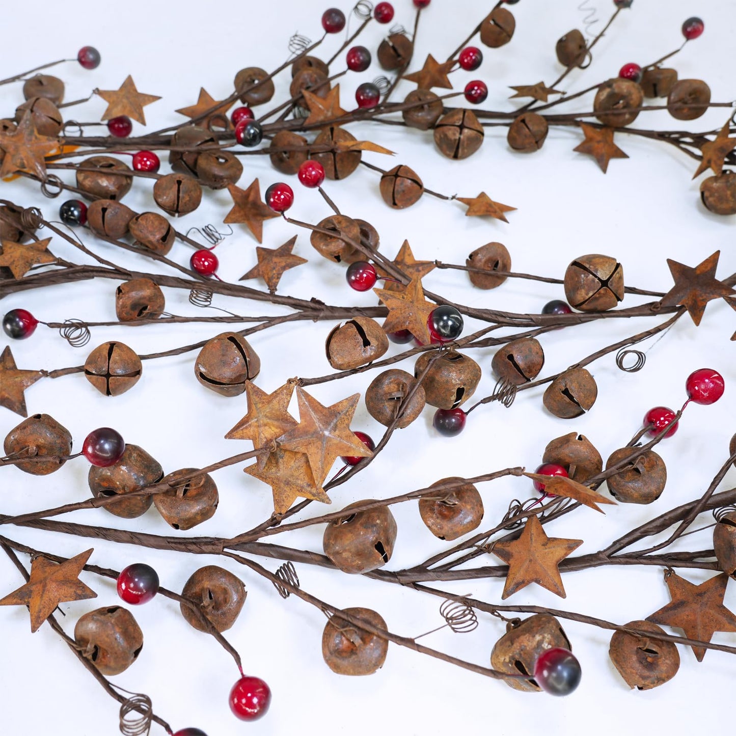 Winlyn 5.9 Ft Rustic Jingle Bells Garland with Metal Stars and Burgundy Berries Primitive Christmas Garland for Holiday Farmhouse Country Home Wreath Xmas Tree Table Centerpiece Wall Mantel Door Décor