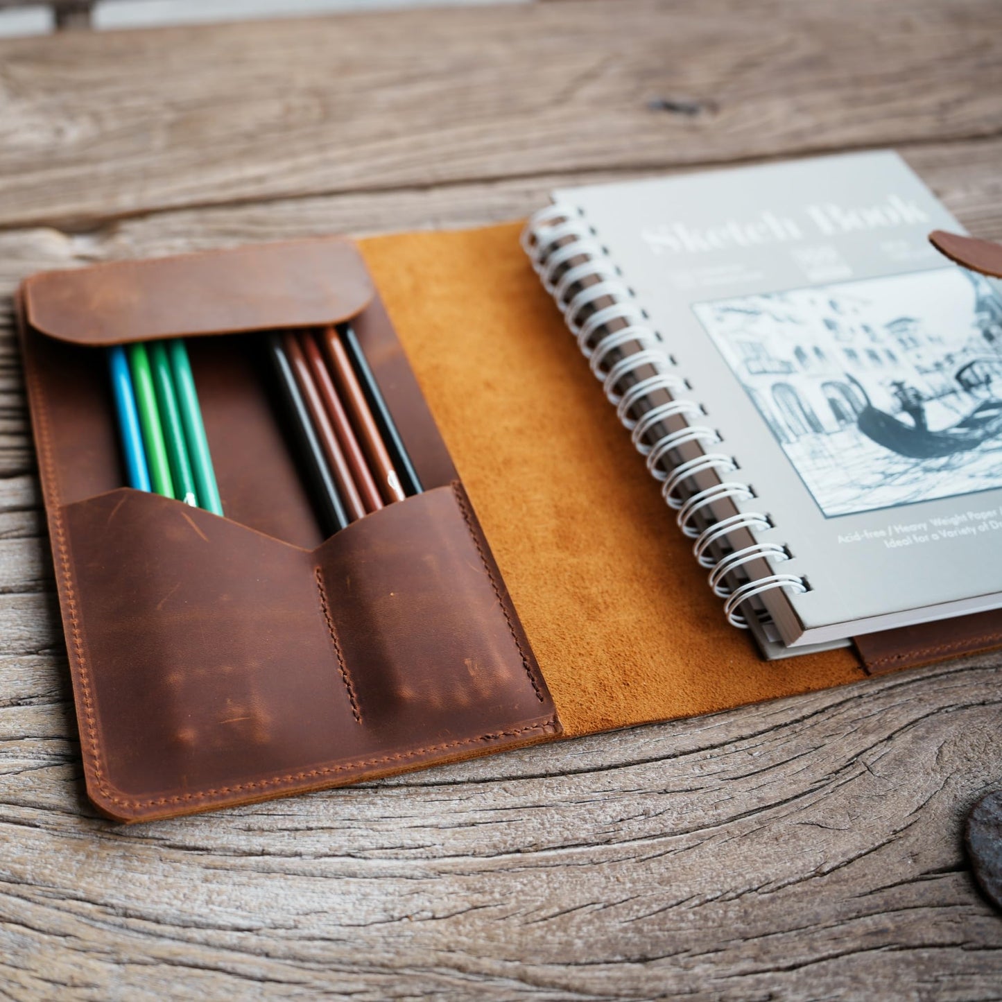 JJNUSA Handmade Leather Sketchbook Cover, Leather Artist Sketch Pad Cover for 5.5" x 8.5" Sketchbook, Drawing Book and Pencil Case, Journal Notebook Portfolio, Artis Drawing Gifts Brown
