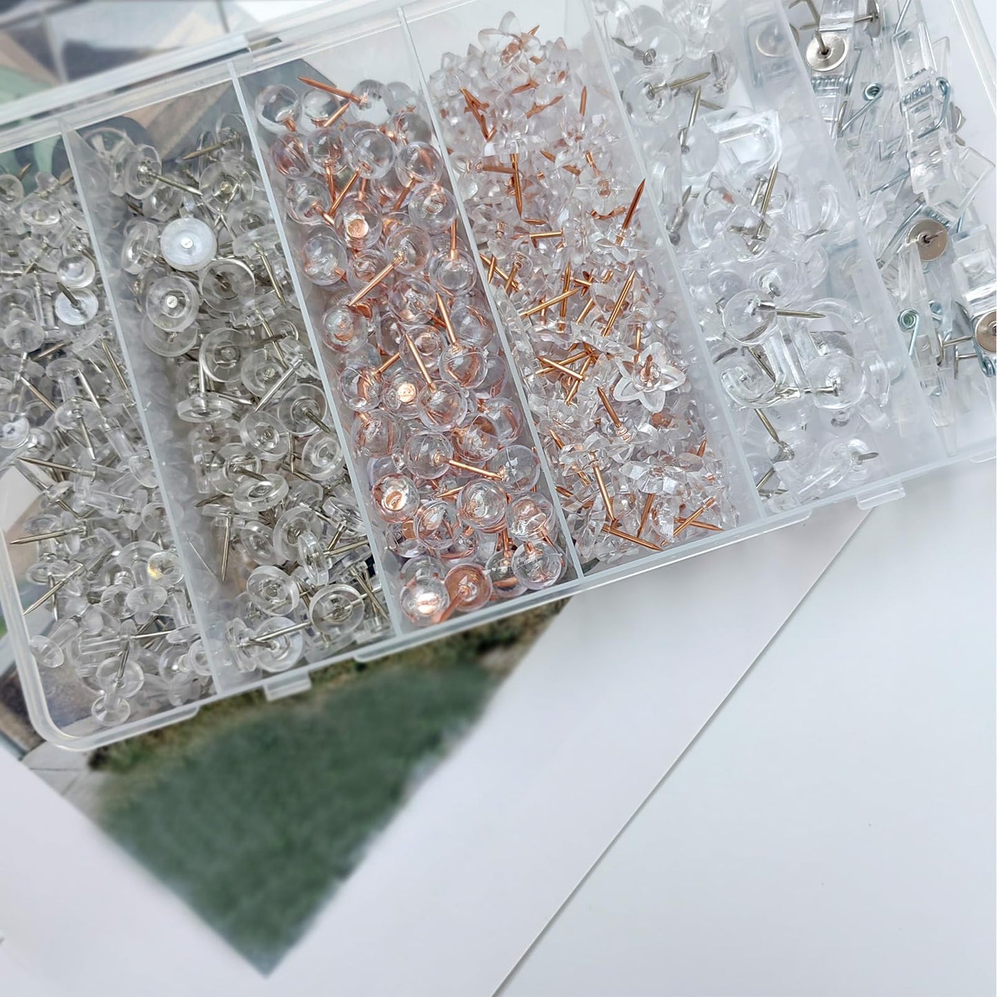 Clear Push Pins with Set, 440 Pcs Transparent Plastic Thumbtacks,Decorative Push Pins,Thumb Tacks Use for Cork Board,Bulletin Board,Craft Projects, Maps,Home, Office 