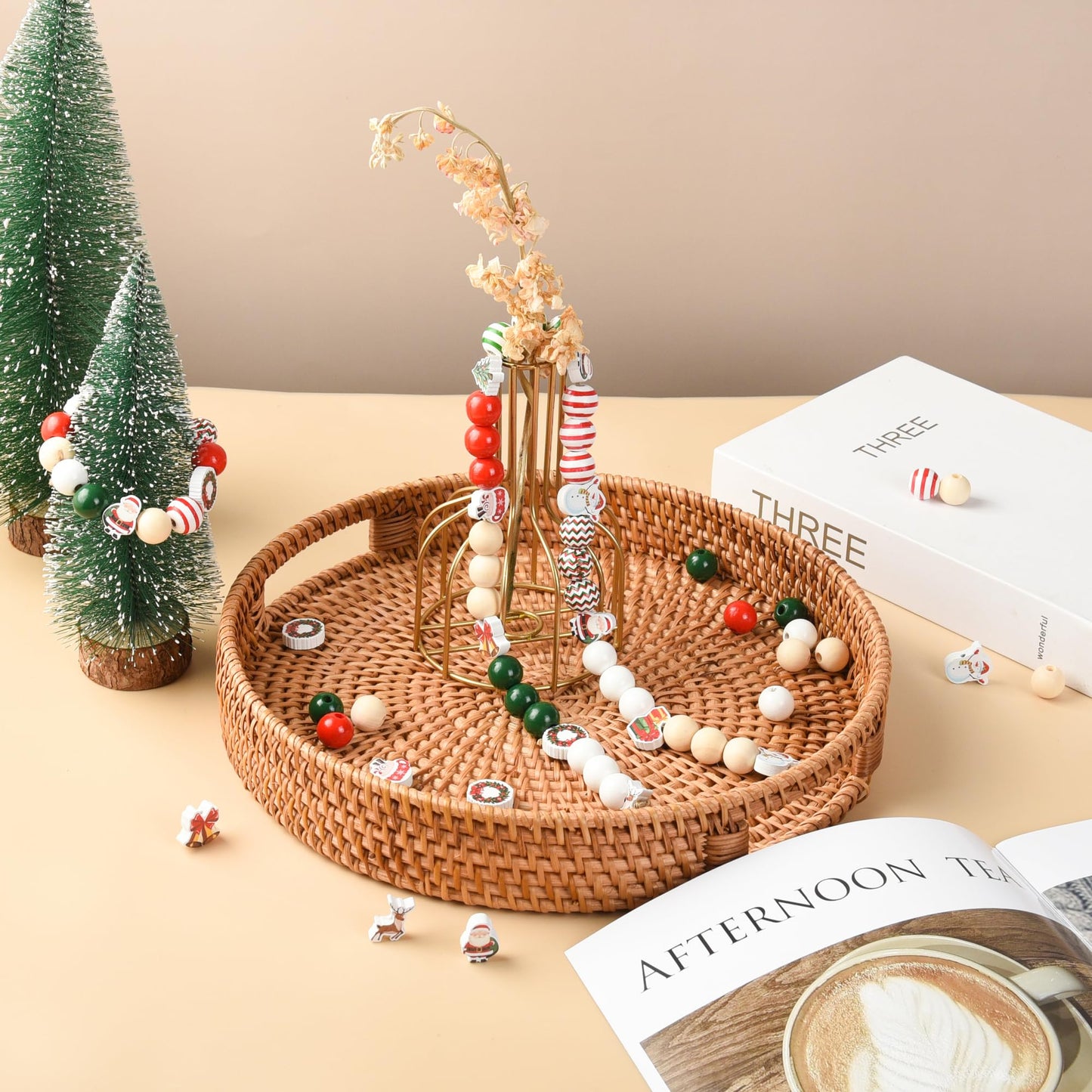 240 Pieces Christmas Wooden Beads Red Green Wood Beads Snowman Gingerbread Santa Deer Craft Bead with Hole for Winter Holiday Garland Making Xmas Home Tree Hanging Decoration