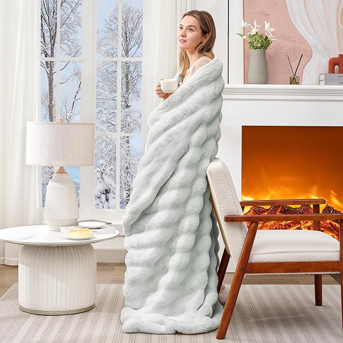 Touchat Luxury Faux Rabbit Fur Throw Blanket Twin Size for Couch,Super Heavy Warm Cozy Blanket for Sofa Bedroom Living Room,Ultra Soft Fluffy Reversible Plush Blanket for Home Decor Gifts,Grey