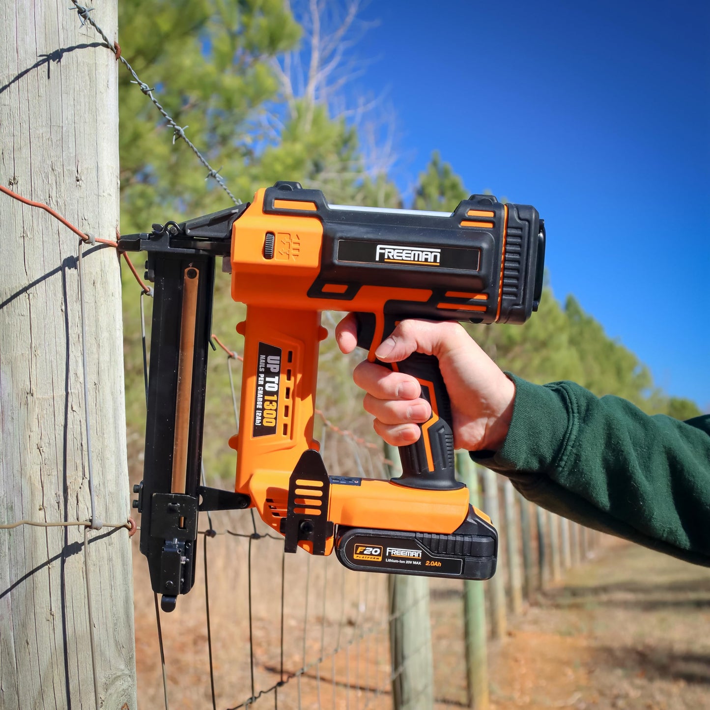 Freeman 20V Cordless Fencing Stapler Kit | 16-Gauge, 1” Staples | 1300 Shots Per Charge | Includes Battery, Fast Charger, Bag | PE20VFS16