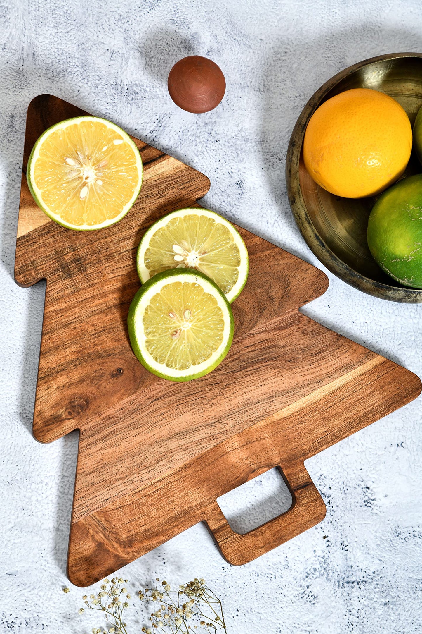 Treen Art Wooden Christmas Tree Cutting Board for Kitchen Decor, 14"L x 11"W Tree Shaped Acacia Wood Chopping Board with Handle, Serving Charcuterie Platter