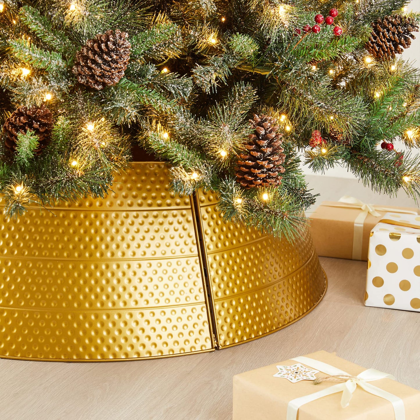 Glitzhome Adjustable Hammered Metal Christmas Tree Collar Decorations, 40.5" D, Gold, Large (GH31066)