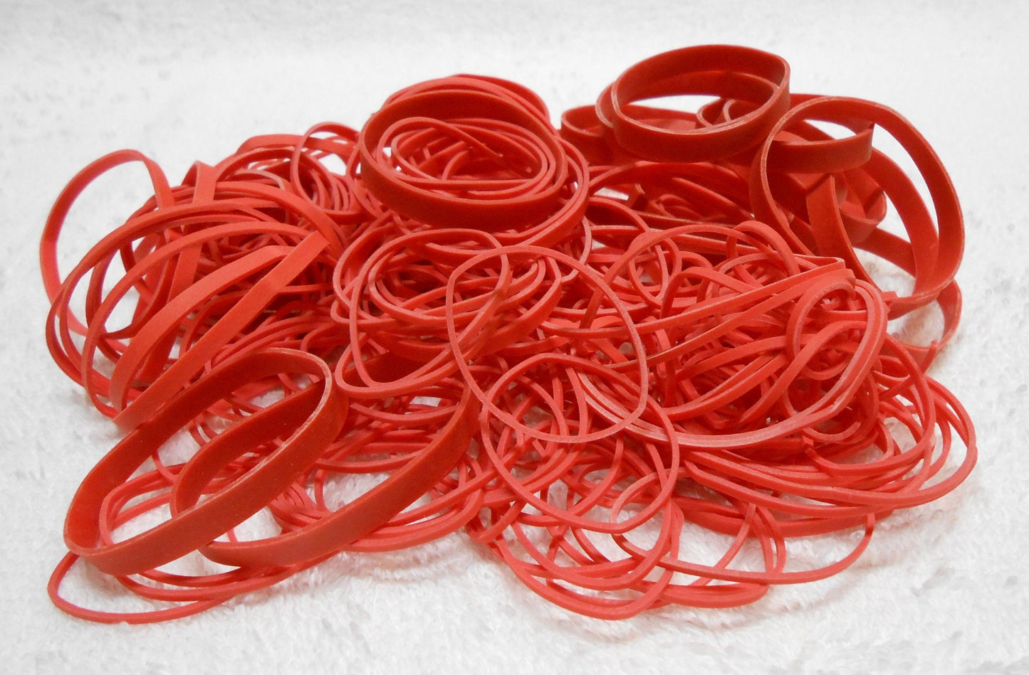 Alliance Rubber 96315 Advantage Rubber Bands Size #31, 1 lb Box Contains Approx. 850 Bands (2 1/2" x 1/8", Red)