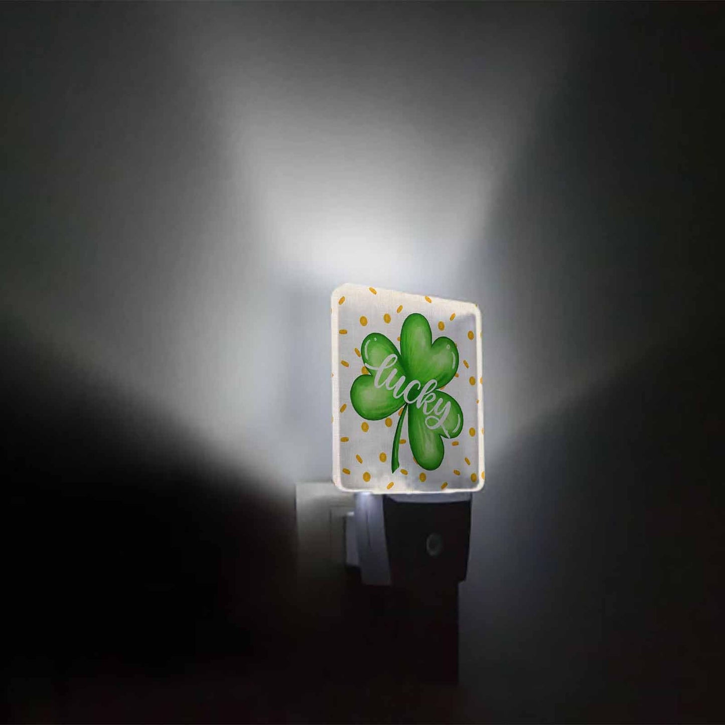 St.Patrick's Day Plug-in LED Night Lights, Lucky Clover Leaves Spring Auto Dusk-to-Dawn Sensor for Bedroom, Bathroom, Kitchen, Nursery, Hallway, Stairs, Wall Home Decor, Gold Coins Backgound