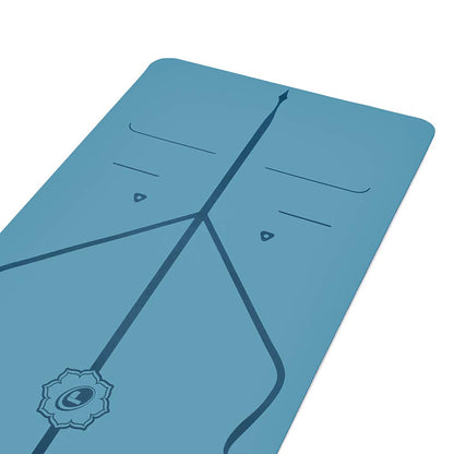 Liforme Travel Yoga mat – Free Yoga Bag, Patented Alignment System, Warrior-Like Grip, Non-Slip, Eco-Friendly and Biodegradable, Ultra-Lightweight and Sweat Resistant, Made with Natural Rubber – Blue