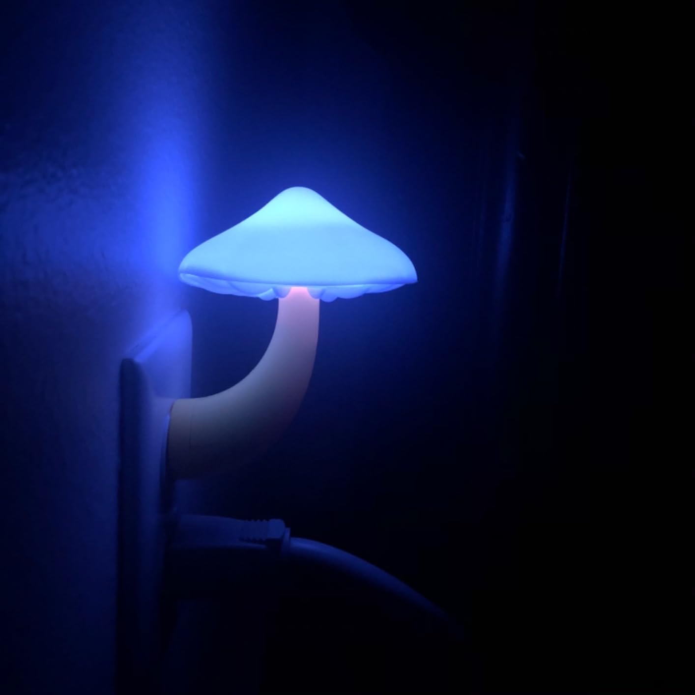 AUSAYE 4 Pack Plug in Night Light, Mushroom Light LED Nightlights for Kids, Adults, Bedroom, Bathroom,Hallway, Stairs, Kitchen Blue