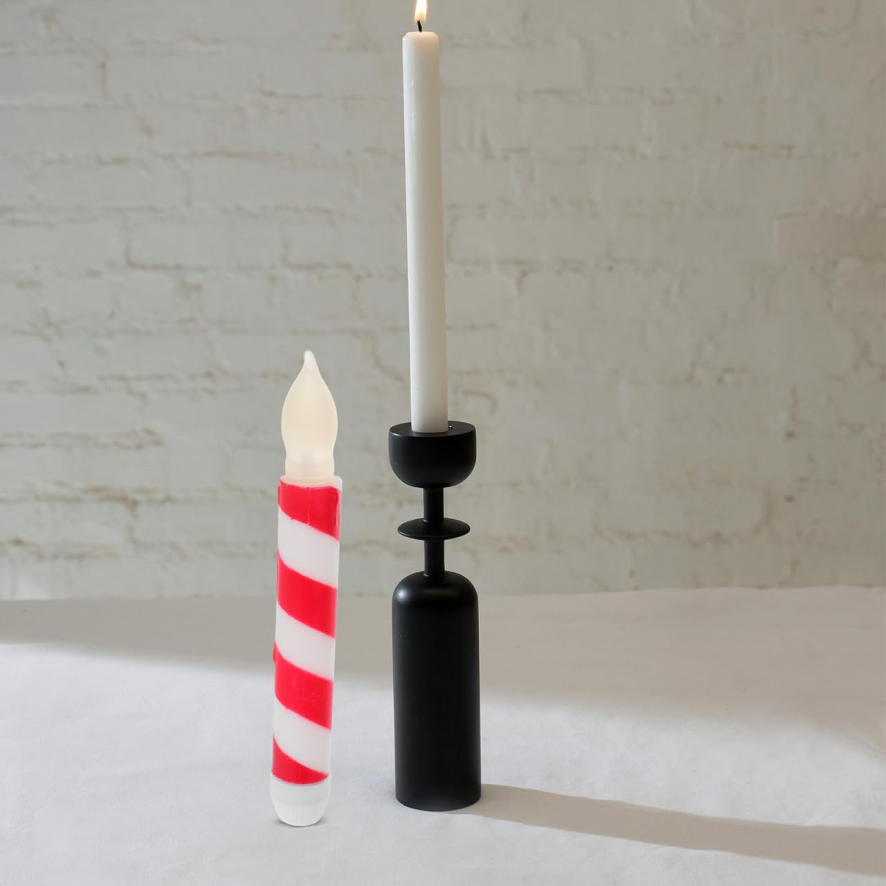 UPKOCH 6pcs Flameless Taper Candles, Candy Cane Candle Red and White Striped Christmas Flameless Candy, Batteryated Led Wicks, Warm White Light for Xmas Wedding Birthday Party Home Decor