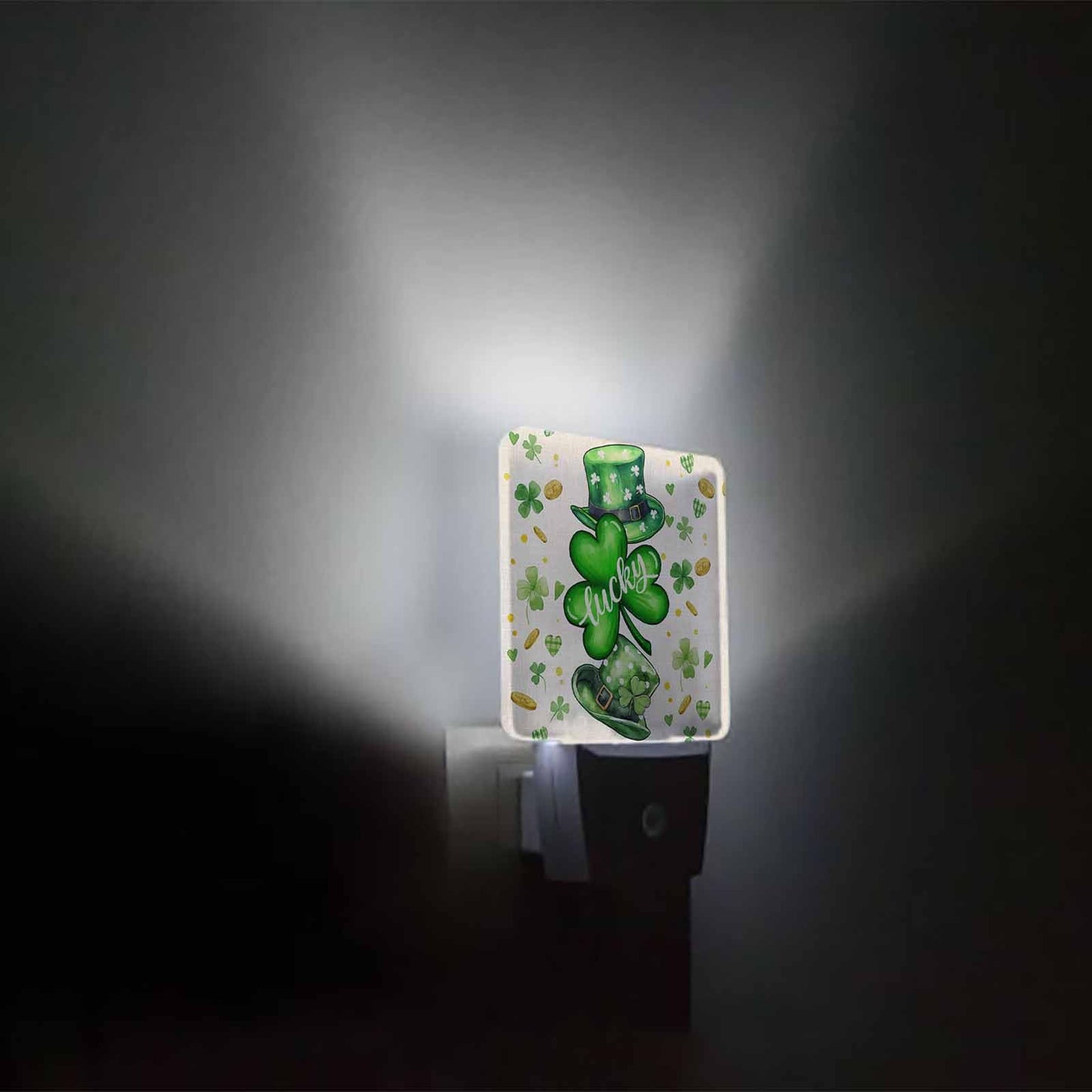 Happy St.Patrick's Day Plug-in LED Night Lights, Shamrocks Hat Spring Auto Dusk-to-Dawn Sensor for Bedroom, Bathroom, Kitchen, Nursery, Hallway, Stairs, Wall Home Decor, Lucky Clover Gold Coins
