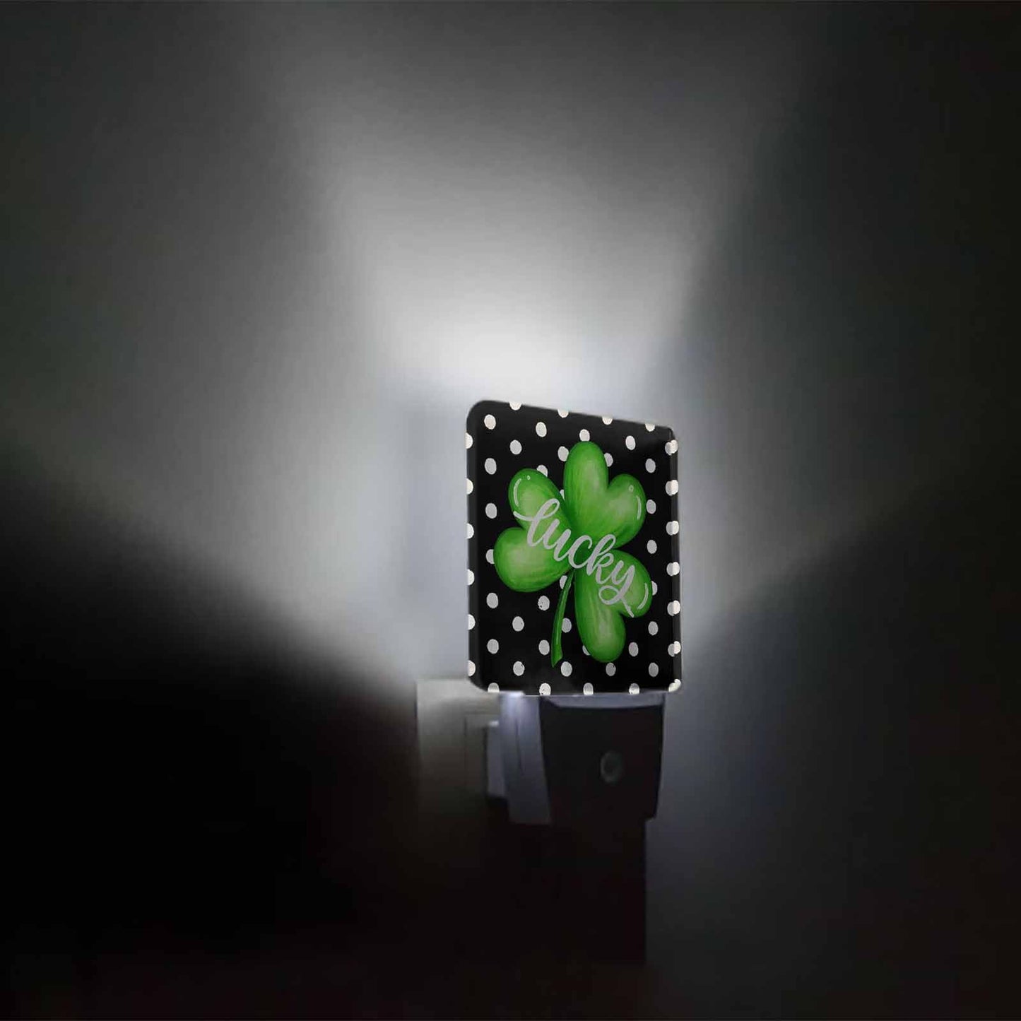 St.Patrick's Day Shamrock Plug-in LED Night Lights, Black Gold Coins Spring Auto Dusk-to-Dawn Sensor for Bedroom, Bathroom, Kitchen, Nursery, Hallway, Stairs, Wall Home Decor, Lucky Clover Leaves