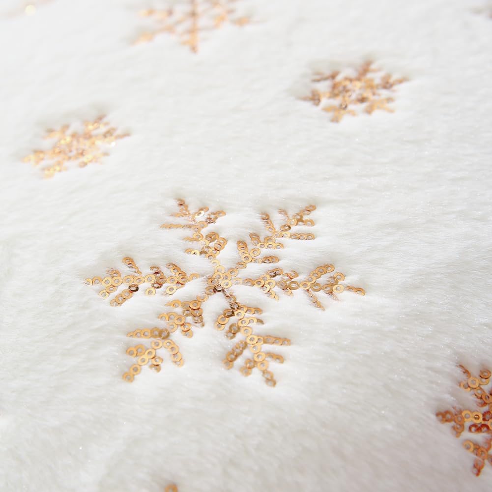Homithley Christmas Pillow Covers Set of 2 Winter Snowflakes Decorative Throw Pillowcases Christmas Gold Sequin Plush Pillow Covers for Sofa Cushion Bedroom Party Décor (Gold, 18”×18”)