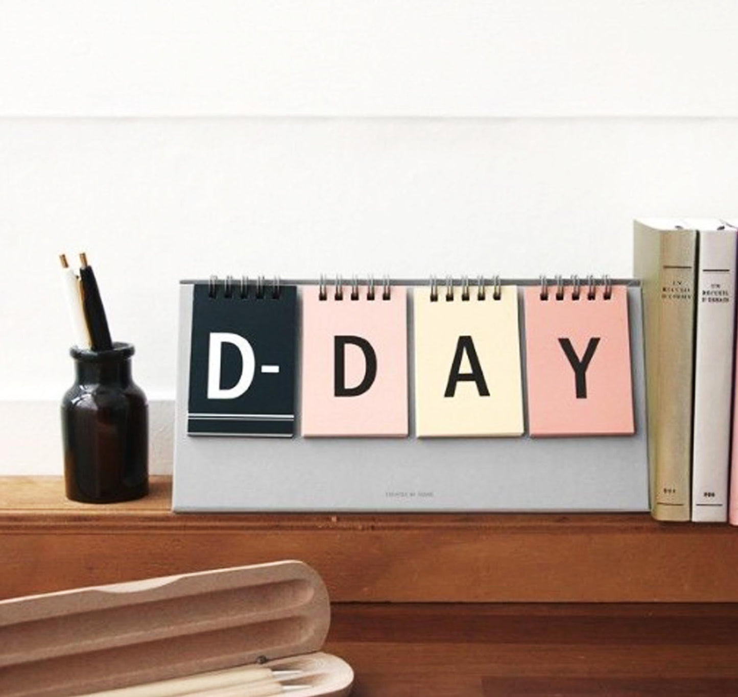 Perpetual Calendar with 48 Sheets & Transparent Stickers – Compact Desk Planner for Birthdays, Anniversaries & Milestones_Color