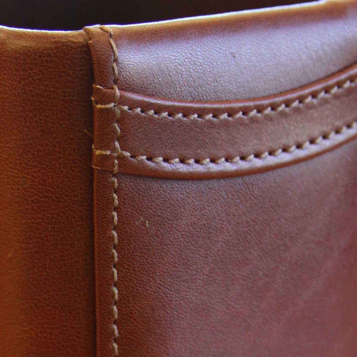 Dacasso Mocha Leather Pencil Cup
