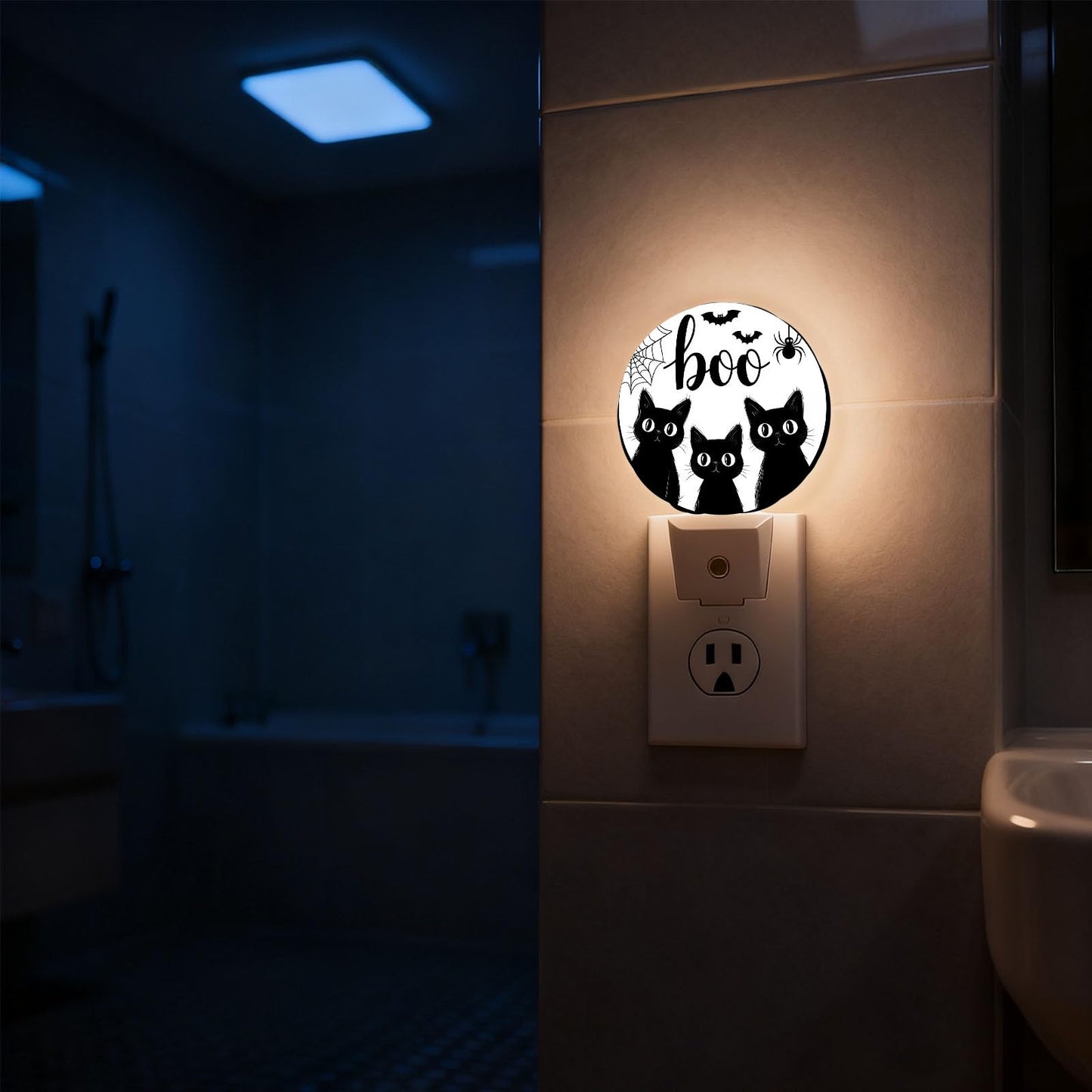 Mugod Black Cat Plug-in Nightlights Halloween Bats Spider Web Night Light Plug into Wall with Dusk-to-Dawn Sensor LED Lighting 0.5W Sleep-Friendly