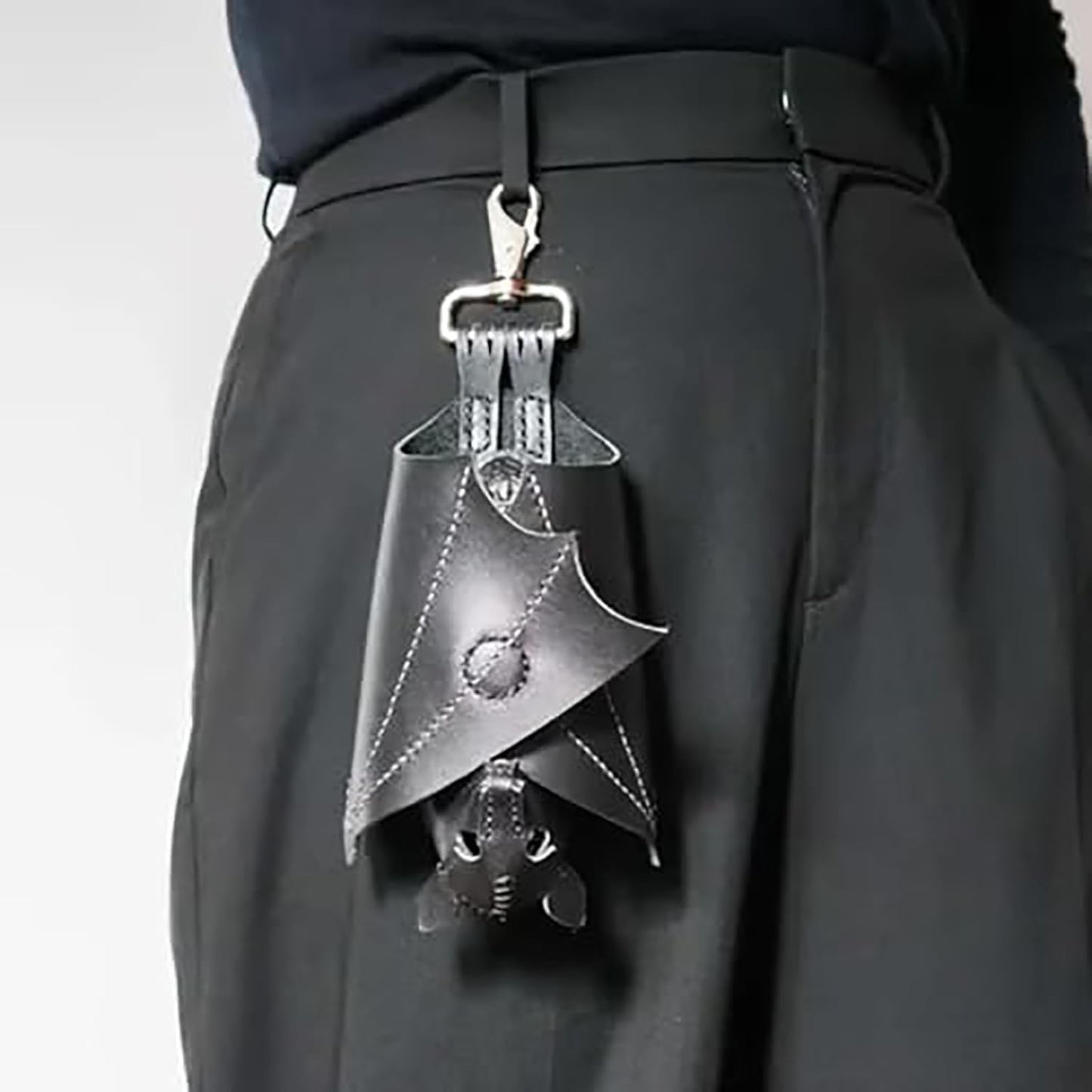 Bat coin purse, handmade bat-shaped coin purse with wings, Gothic leather bat wing key chain wallet, used for belt rings, backpacks or handbags.(1pcs)