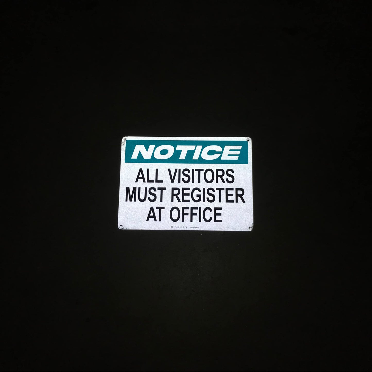 TRADESAFE All Visitors Must Register At Office - Aluminum Safety Sign, Quick Install Signs for Business, Light Reflective, UV-Resistant 14” X 10” Visitor Sign In Metal Signs