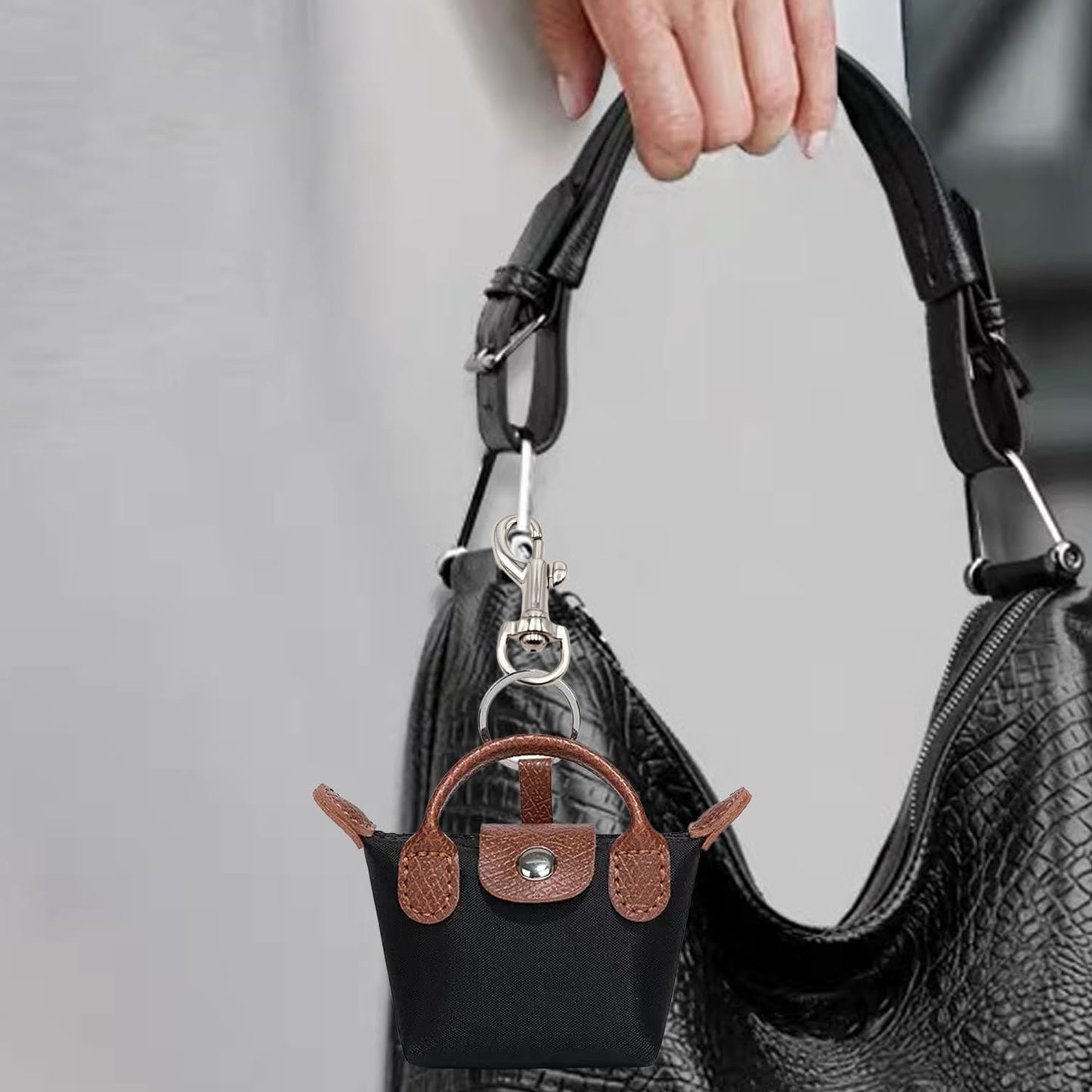 JNZGYBW Mini Purse With Keychain， Handbag Cosmetic Bag，Small Pouch Purse Charm Nylon Mini Bag Snap Closure Pouch Portable Travel Storage Bag For Women (black)