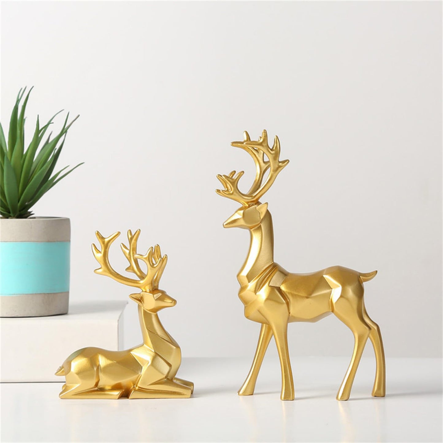 Christmas Decorative Gift 2PCS Deer Sculpture 3D Geometric Deer Ornaments Used to Set Off The Festive Atmosphere Fireplace Dining Table Living Room Decoration (3D Geometry Gold)