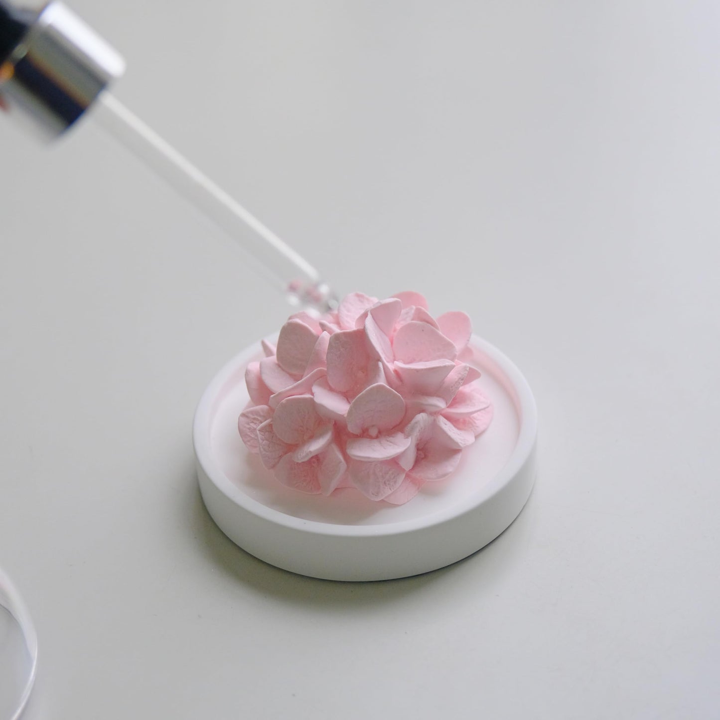 FLCSIed Essential Oil Passive Flower Diffuser -Non-Electric Peony Flower Porcelain Aromatherapy Diffusers for Small Mini Room, Desk Decorative, Bathroom (Pink, Hydrangea)