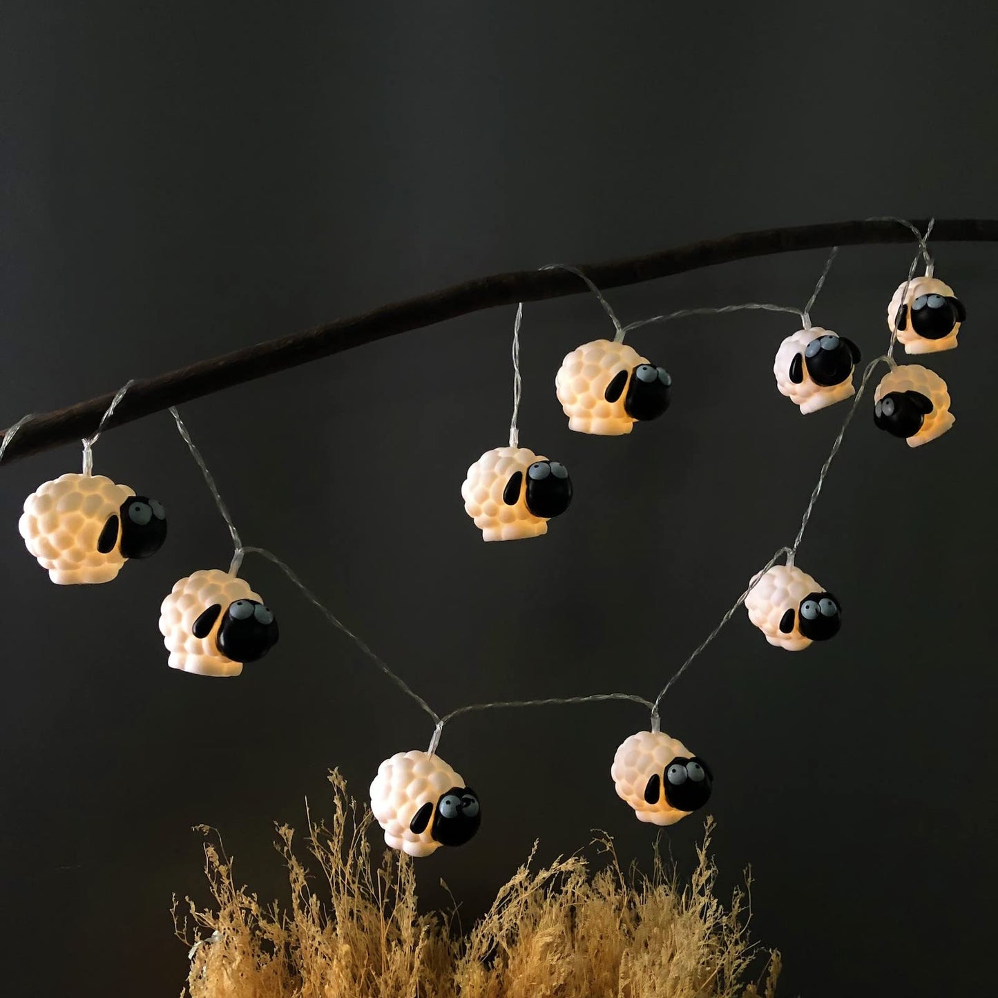Sezrgiu Cute Painted Sheep Night Light LED Sheep Ornaments String Lights Black Sheep Fairy Light Battery Powered Indoor Outdoor Party Decor Night Light (10LED, Black Sheep)