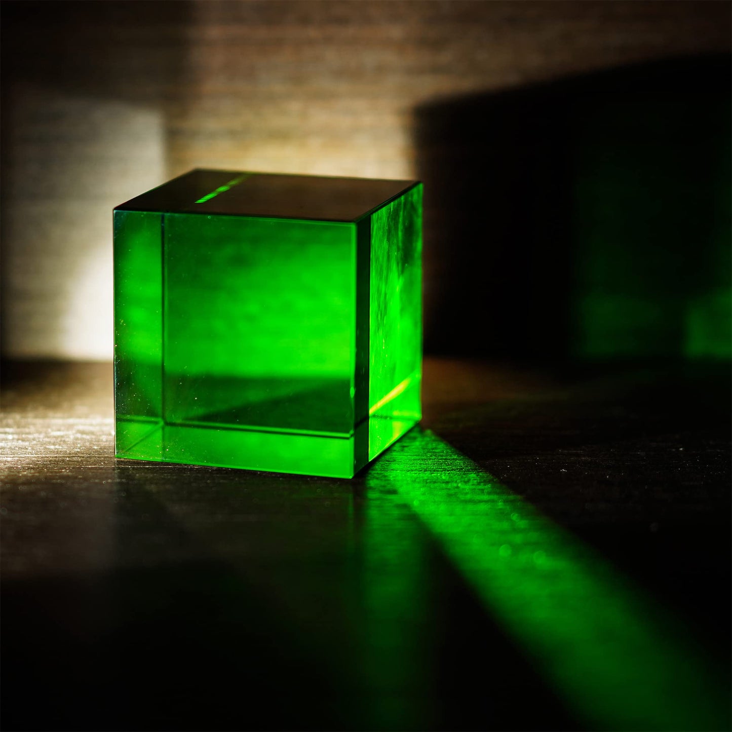 QFkris 2.2inch Crystal Glass Cube Prism Paperweight,Optic Prism Cube Figurine Collectibles for Office or Home Decor,Cool Science Gadgets,Birthday Gift (Green)