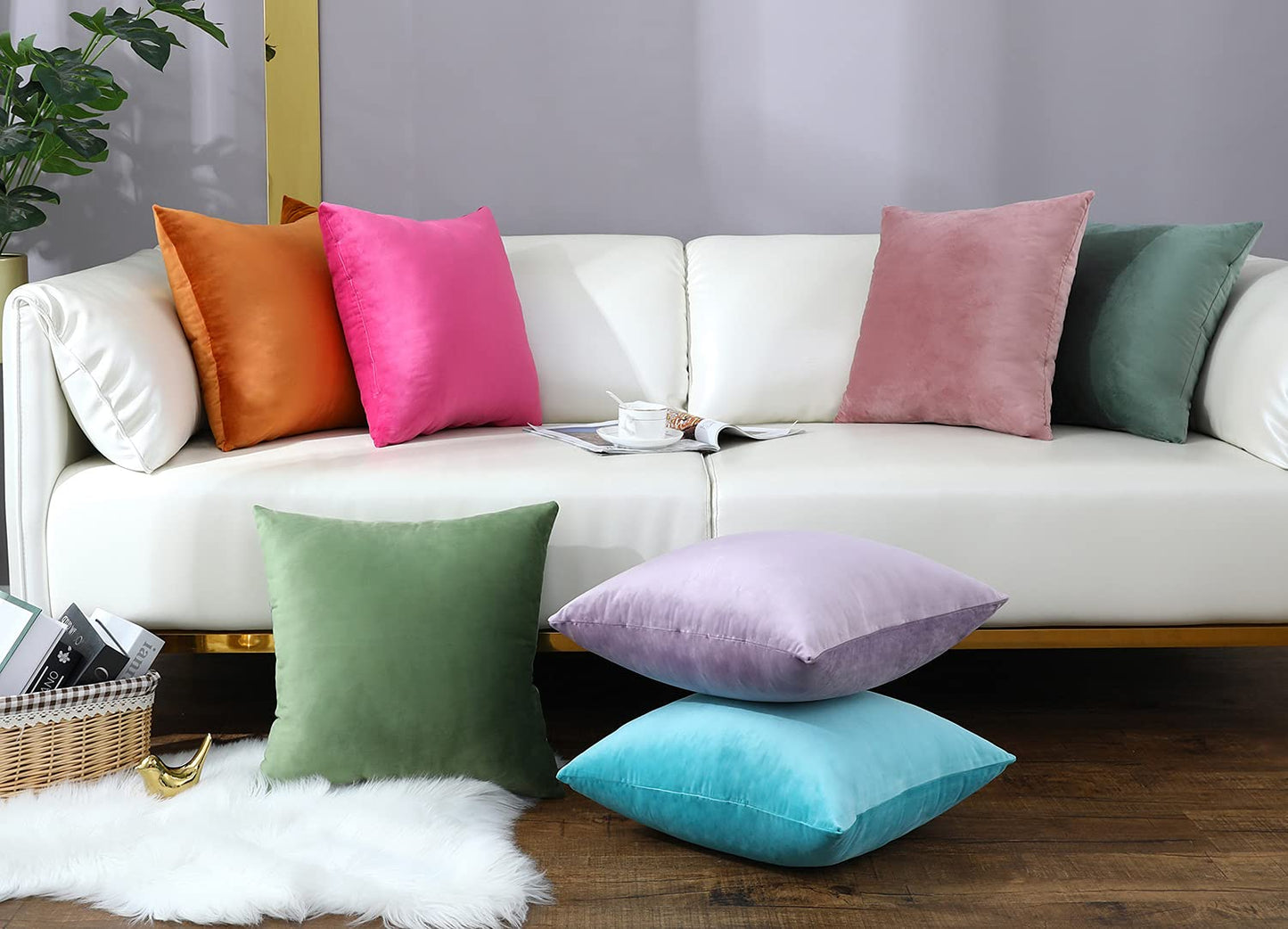mixeoo Comfy Christmas Red Throw Pillow Covers Decorative Square Solid Thick Velvet Super Soft Cushion Cases Home Decor for Sofa Couch Living Room Chair, Set of 2, 18 x 18 Inch
