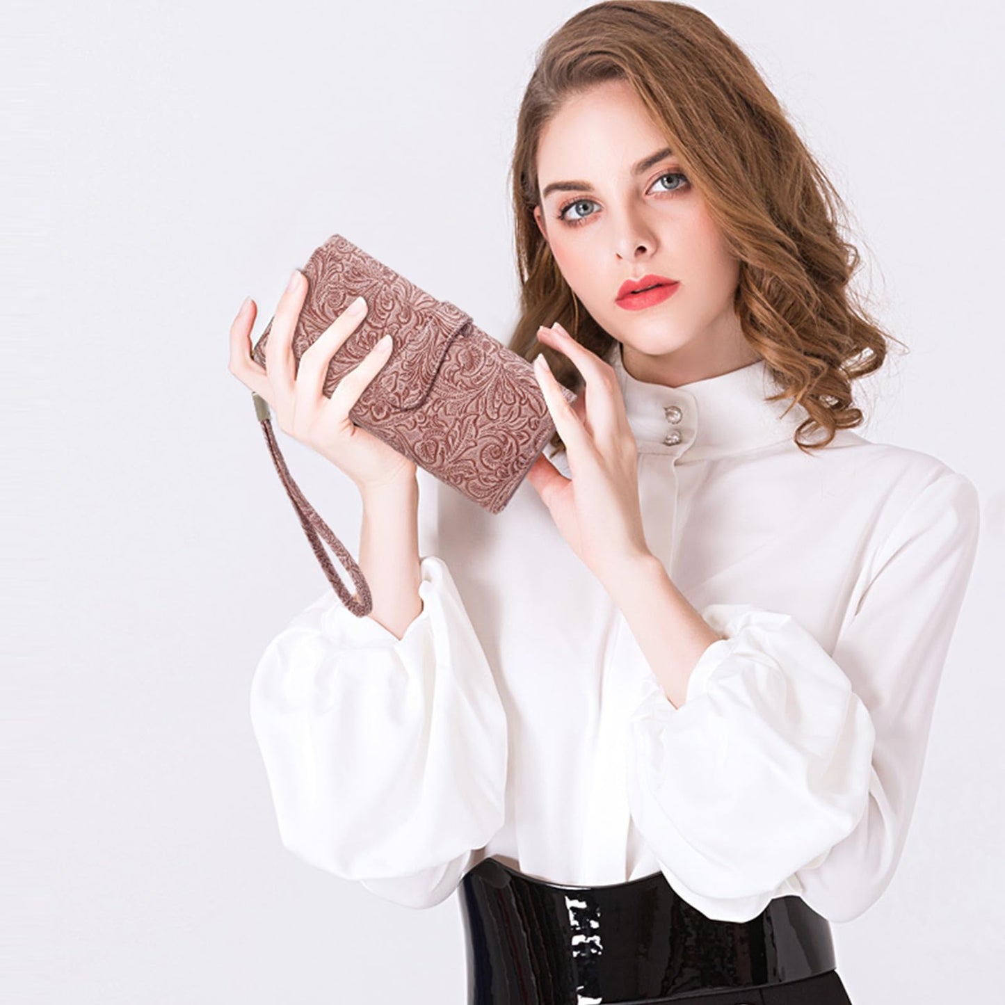 BVEOGMRO Wristlet Wallet for Women Leather Clutch Purse Trifold Card Holder RFID Blocking Large Capacity Pink