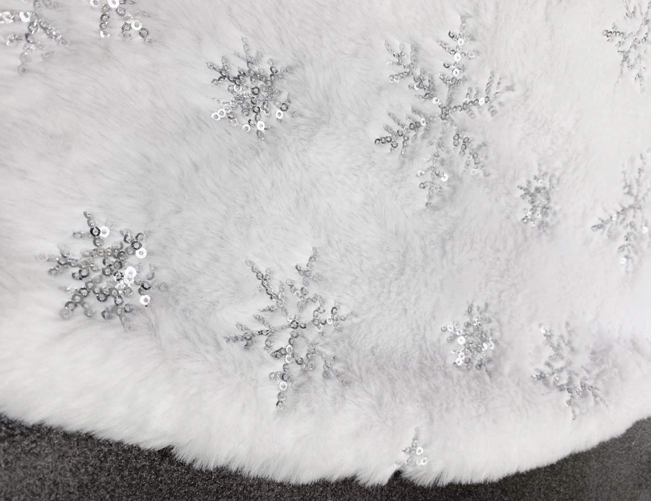 CHICHIC 48 Inch Large Christmas Tree Skirt White Tree Skirt Xmas Faux Fur Tree Skirts Christmas Decorations for Holiday Tree Ornaments Christmas Party Home Decorations with Sequin Silver Snowflakes