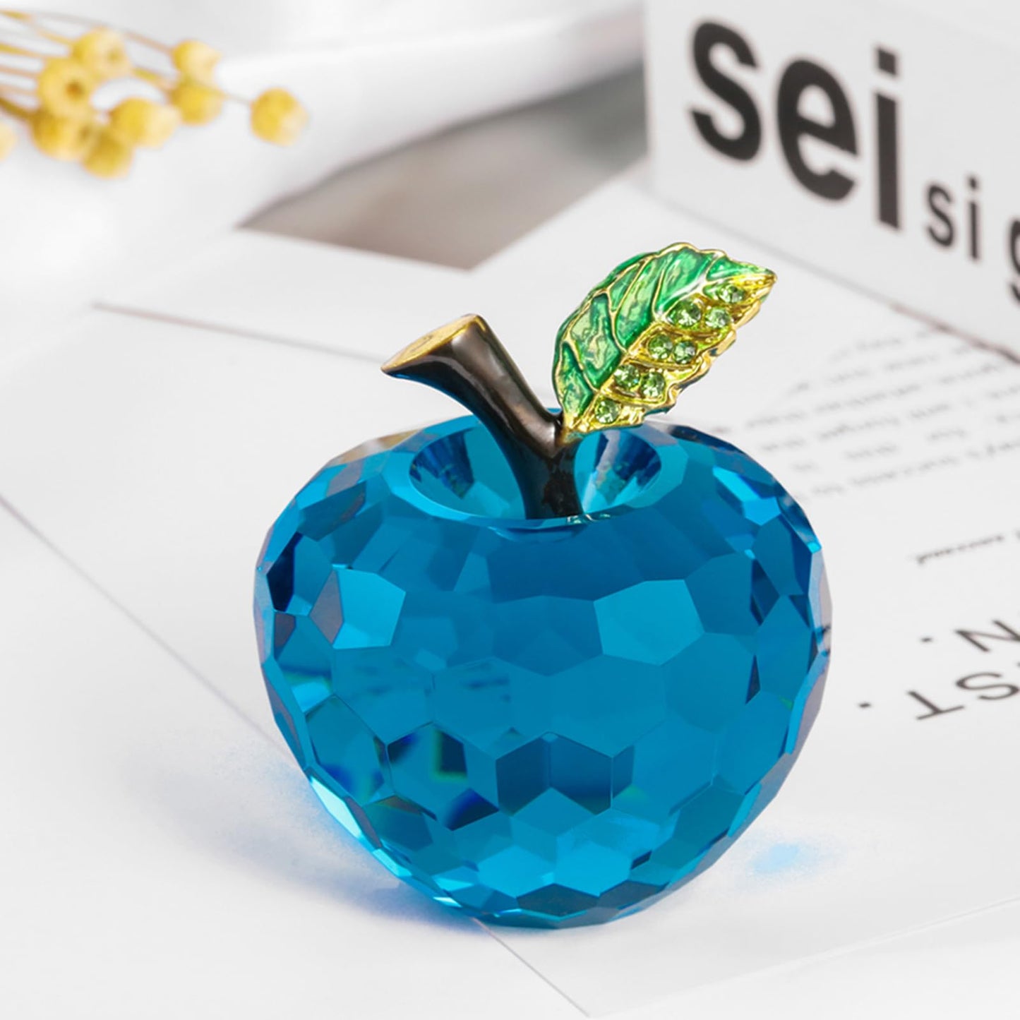 Vie jeune Crystal Apple Figurine Paperweight, Handmade Statue Ornament Home Decoration, Collectible Crystal Crafts, Come with Gift Box, Great Gift for Birthday Holidays Christmas (Blue-60mm)