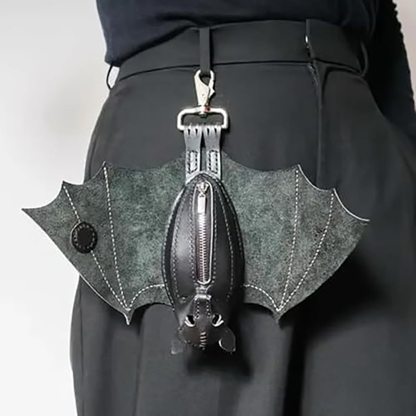 Bat coin purse, handmade bat-shaped coin purse with wings, Gothic leather bat wing key chain wallet, used for belt rings, backpacks or handbags.(1pcs)
