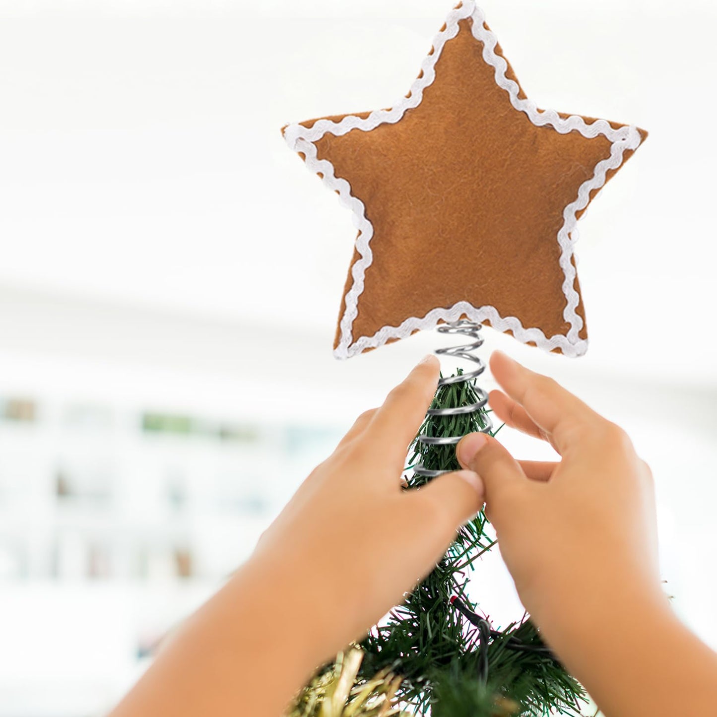 Arrowbash Gingerbread Star Christmas Tree Topper 6.7 Inch Cute Xmas Felt Gingerbread Ornament Decoration for Winter Home Office Holiday Party Decoration