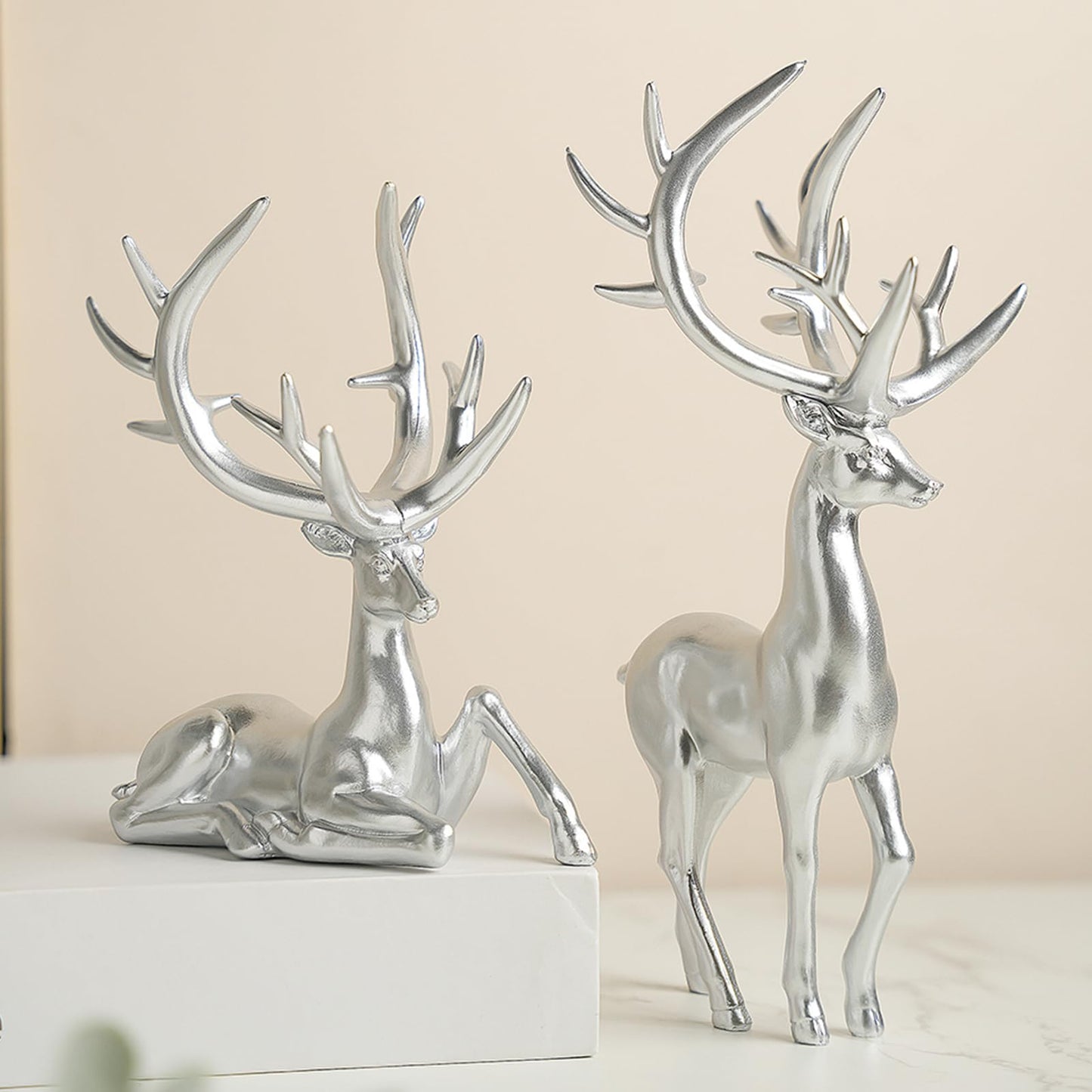Zensounding 2PCS Christmas Reindeer Resin Sculptures Deer Ornaments Reindeer Statues Light Luxury Casual Shape Suitable for Indoor or Outdoor Country Style Christmas Home Decoration (Silver)
