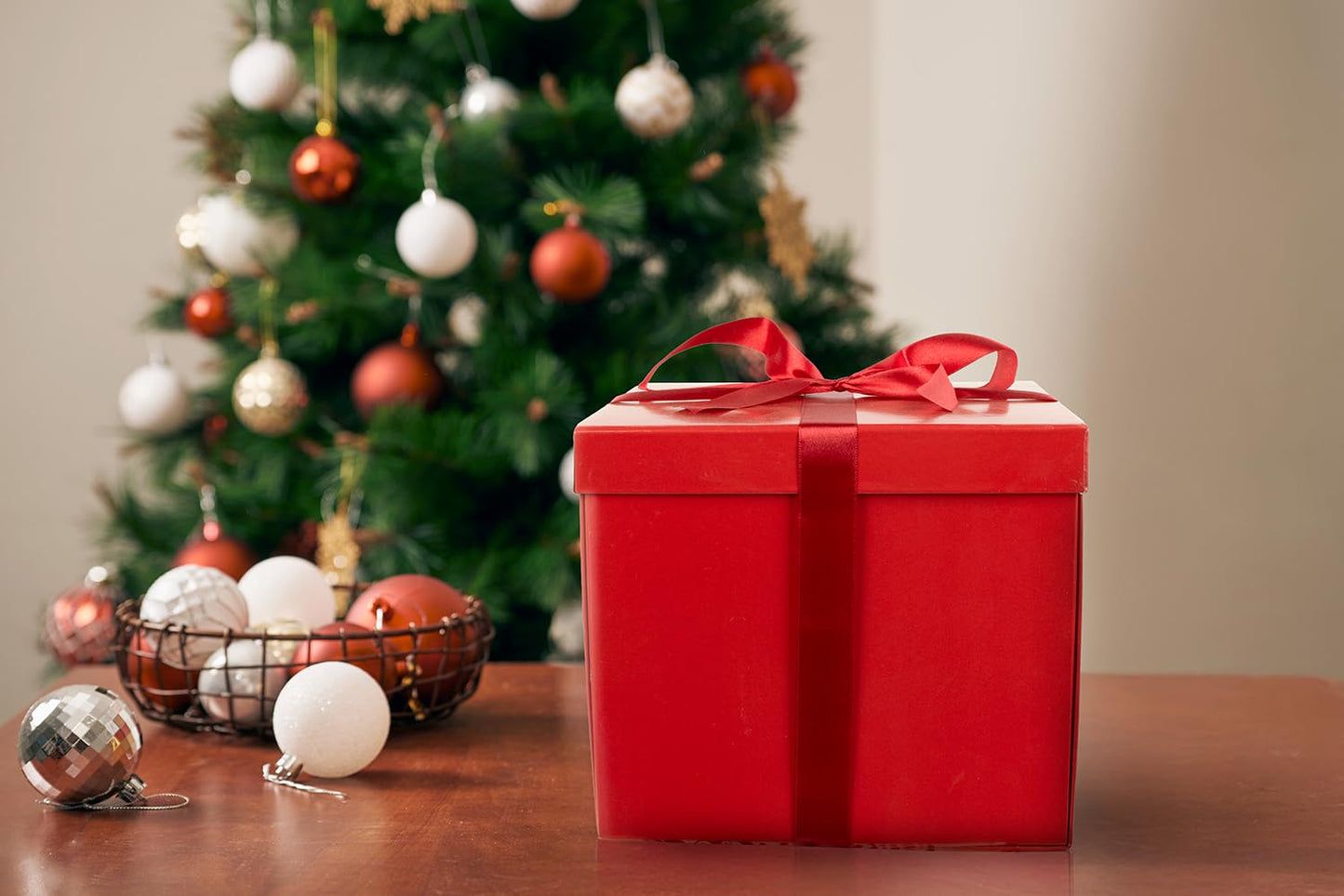 XiaosRen 9" Medium Gift Box with Lid and Paper Filler, Red Gift Box with Ribbon for Christmas, Birthday, Valentine's Day, Anniversarry Presents Wrapping.