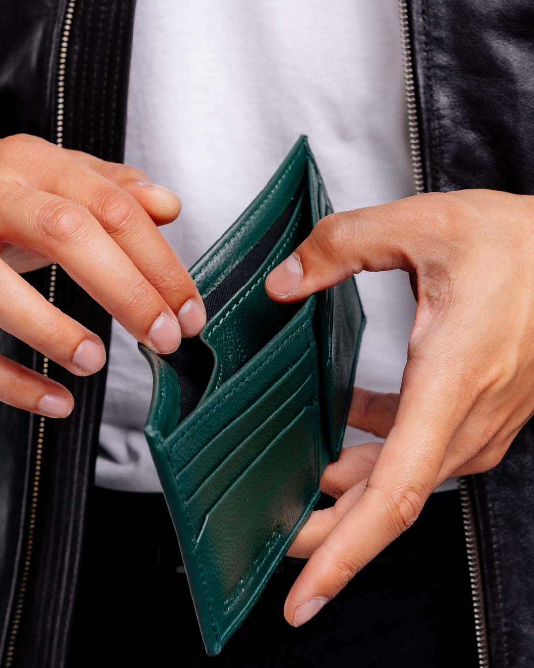 Chic And Clicks Men's Genuine Bifold Wallet -RFID Blocking – Premium full-grain leather se handmade Leather 6 Card Slim Bifold Wallet. (Green)