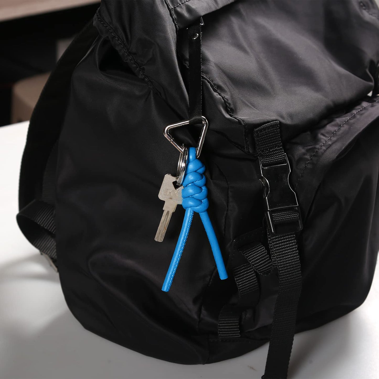 HSEFIN Leather Key Chain Car Universal Unisex Key Chain with Removable Triangle Open Key Ring (blue)