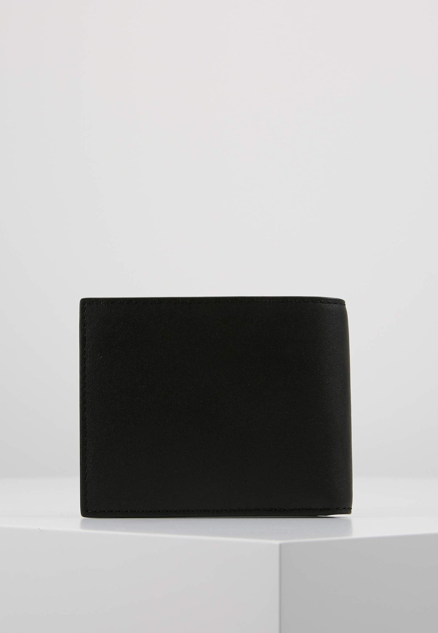 Lacoste Men's FG Small Billfold Wallet, Black, One Size