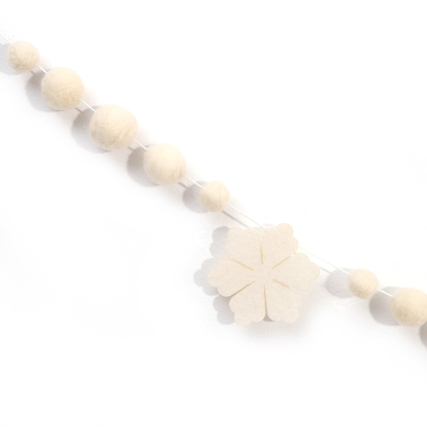 Felt Snowflake Garland – Cream White Winter Garland with Wool Balls, Neutral Christmas Mantle Decor, Scandinavian Snow Banner for Holiday Party, Nursery or Fireplace Decoration