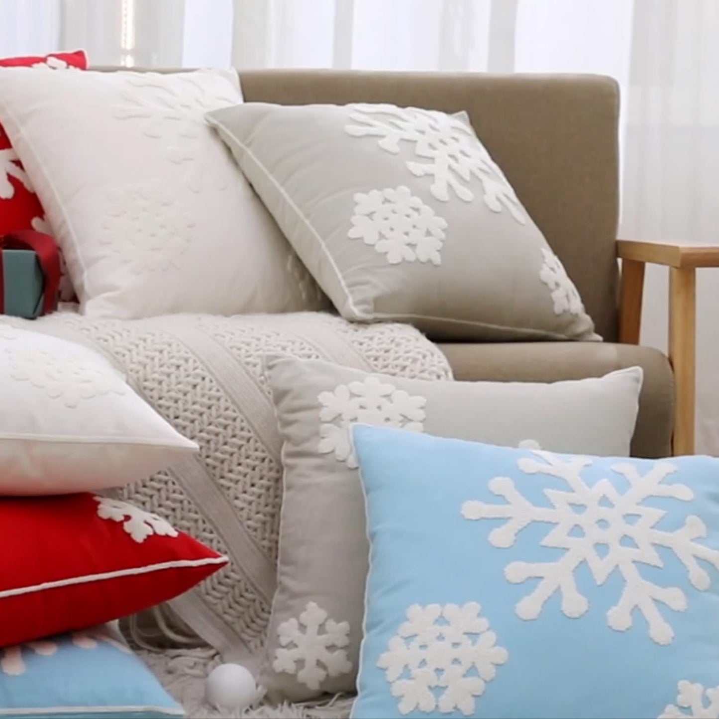 HUAGUOGUO 18 x 18 Inch 2PCs Embroideried Pillowcase，Christmas Holiday Falling Snowflake Cotton Linen Throw Pillow Cover Cushion Home Sofa Bed Car Decorative (White)