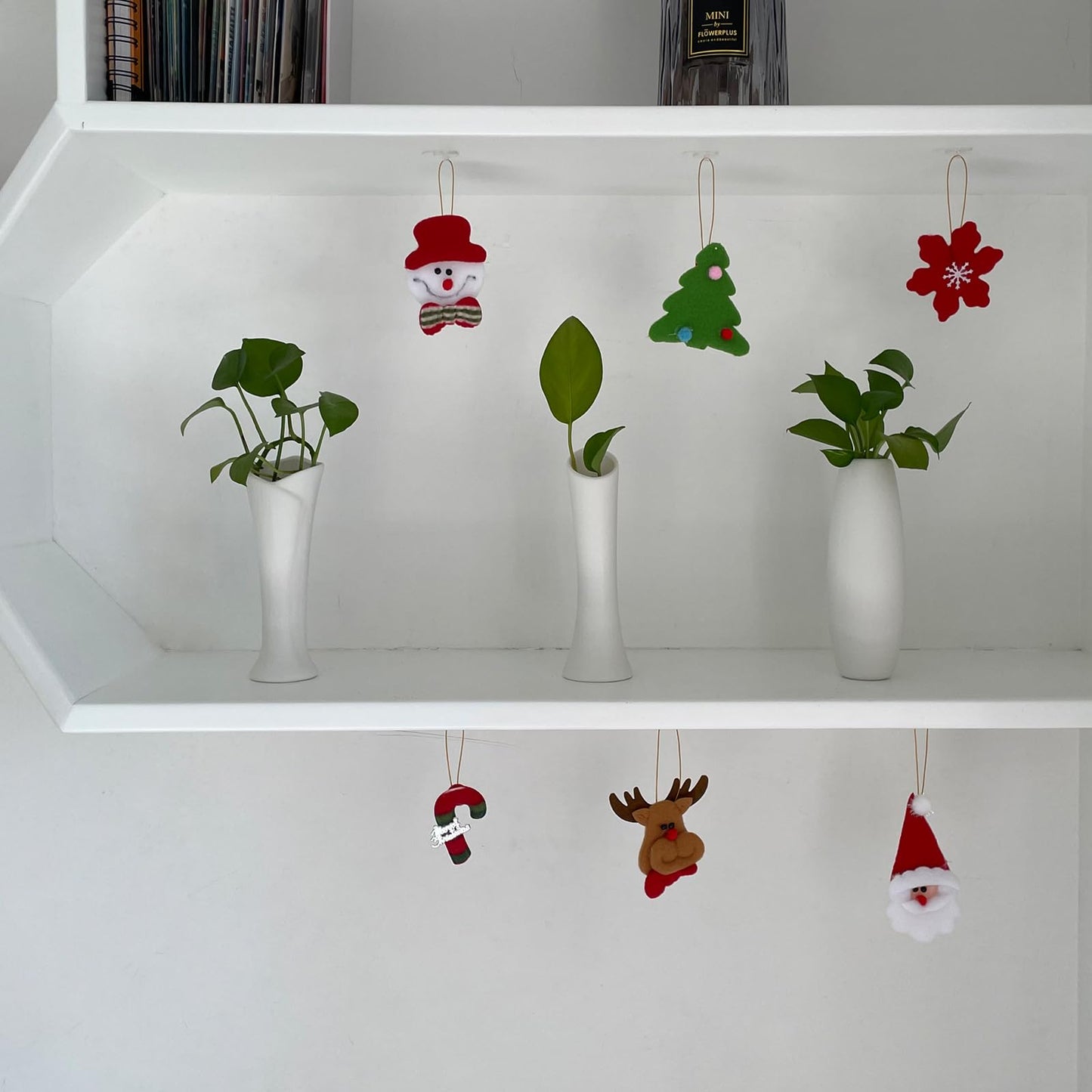 CARAINBO Indoor Mini Light Clips,240 Clear Clips and 270 Removable Strips, Damage Free Hanging Light Clips for Christmas Decoration, Wall Clips for Intdoor Lights and Cables, Cord Holders