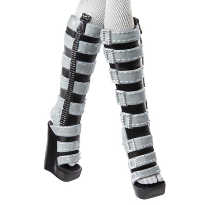 Monster High Reel Drama Doll, Clawdeen Wolf in Black and White, Collectible Reproduction with Doll-Size and Life-Size Posters, Horror Flick Theme